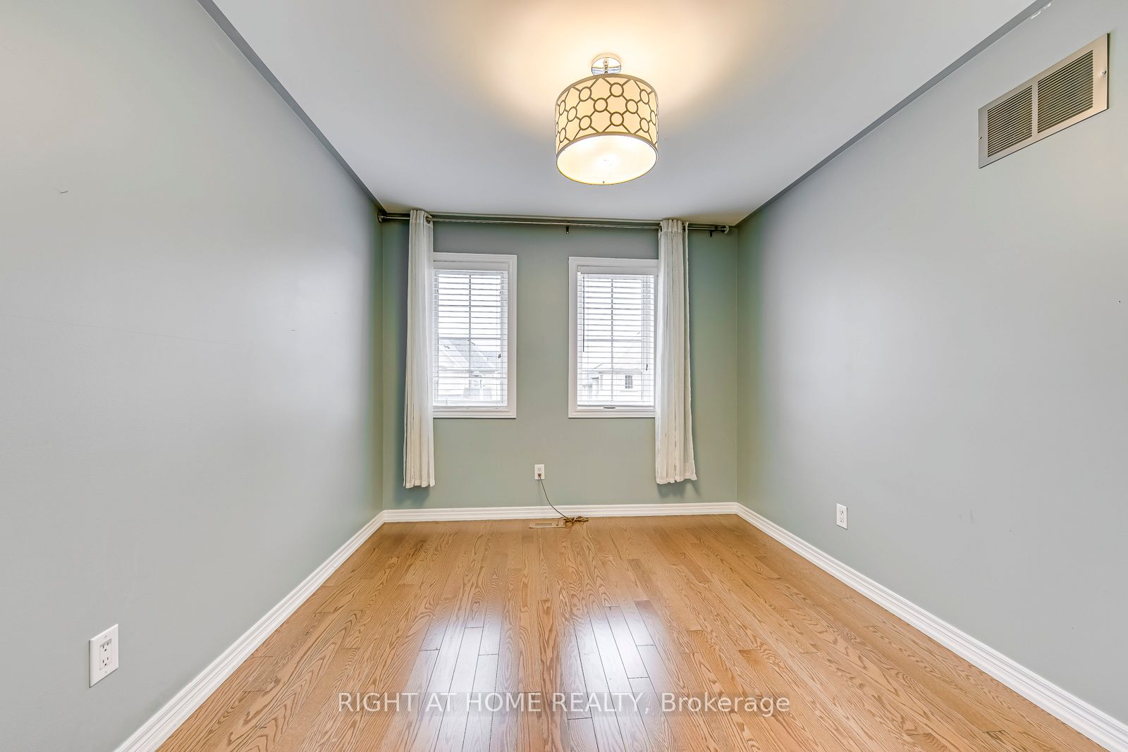 2374 Wasaga Drive Property Photo 31