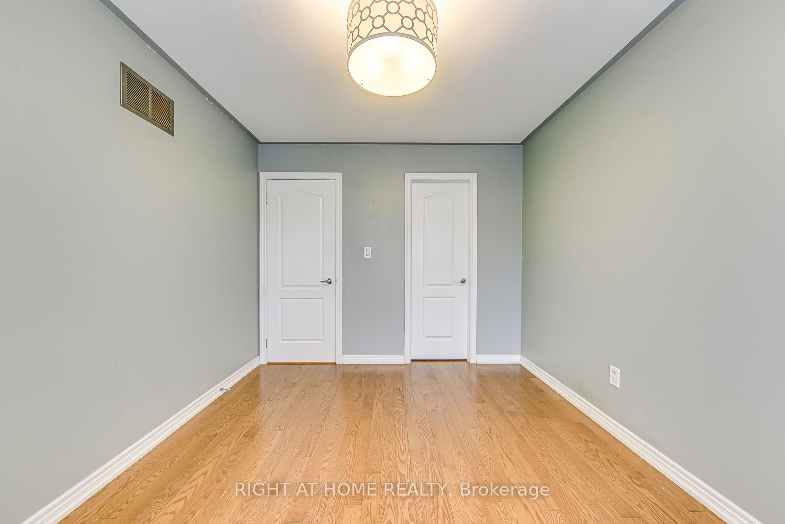2374 Wasaga Drive Property Photo 32
