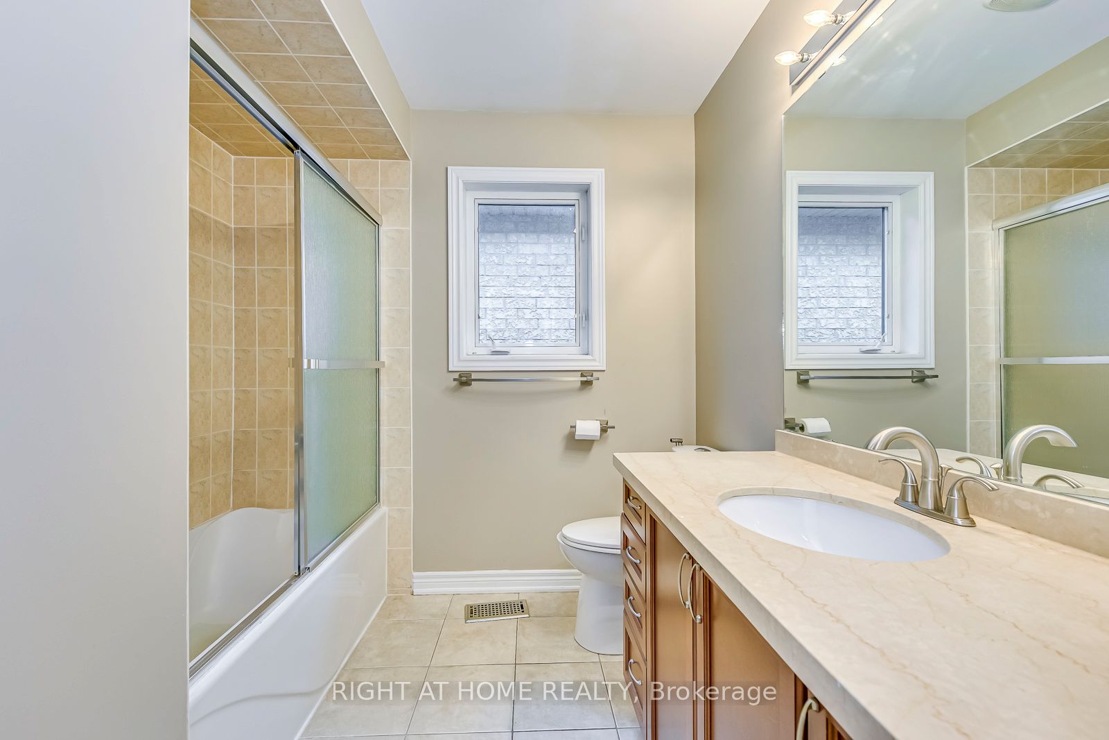 2374 Wasaga Drive Property Photo 34