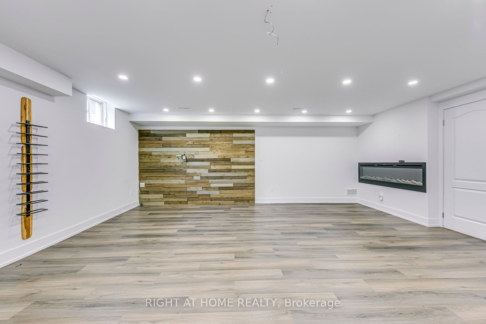 2374 Wasaga Drive Property Photo 39