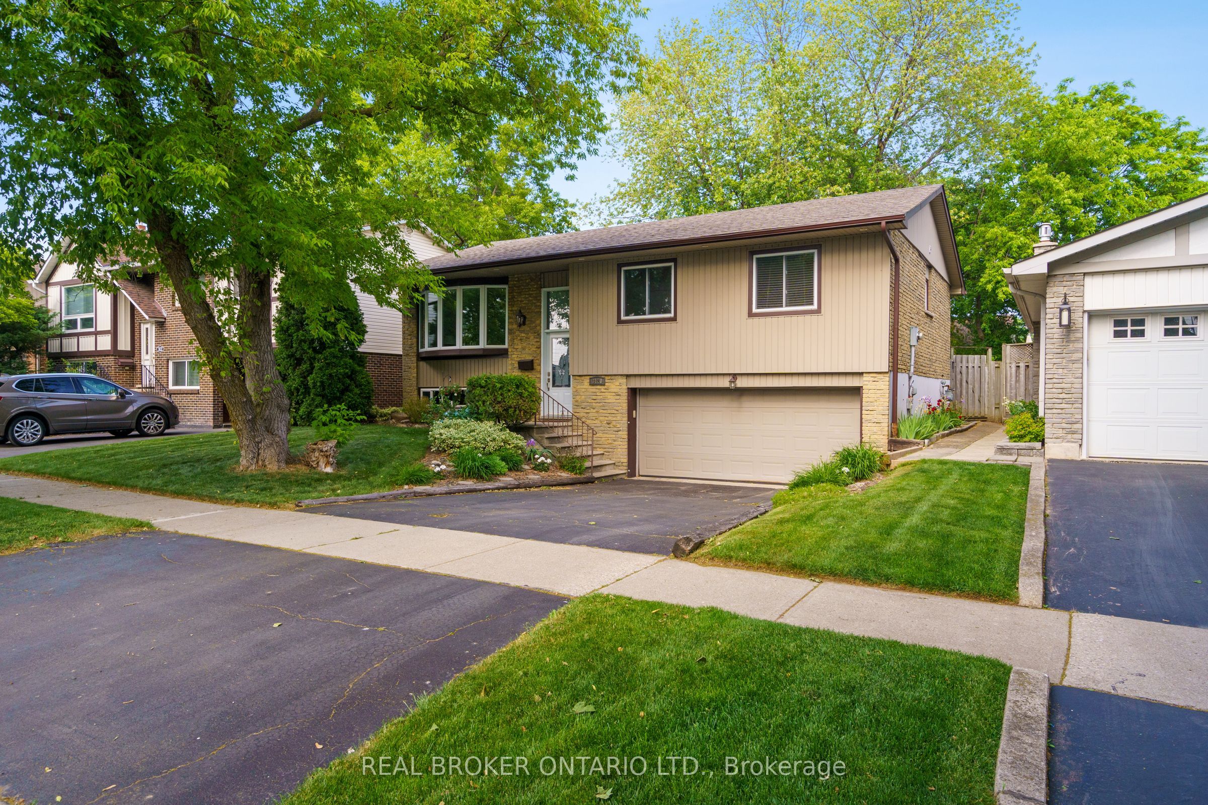 3120 Bentworth Drive Property Photo 2