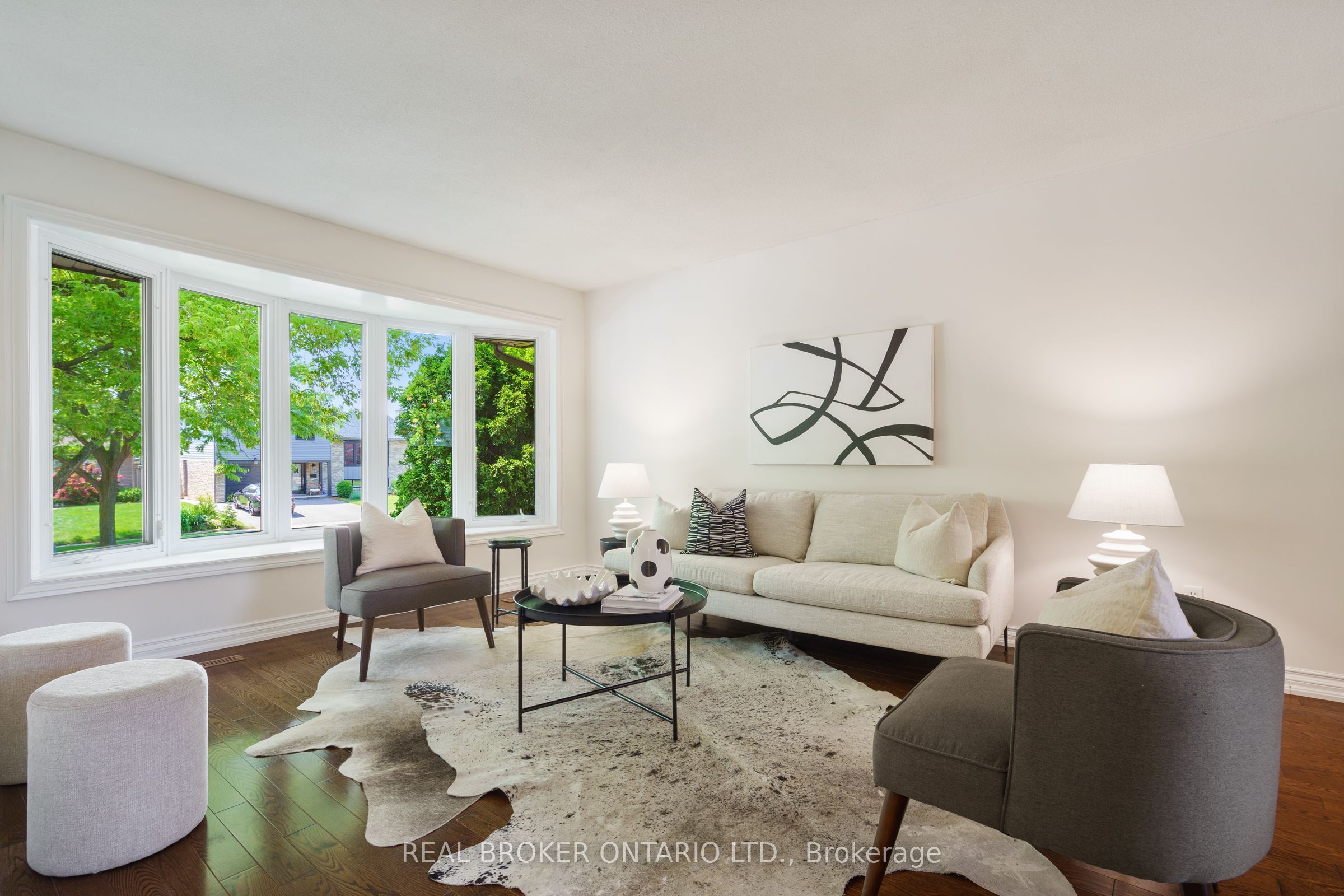 3120 Bentworth Drive Property Photo 3