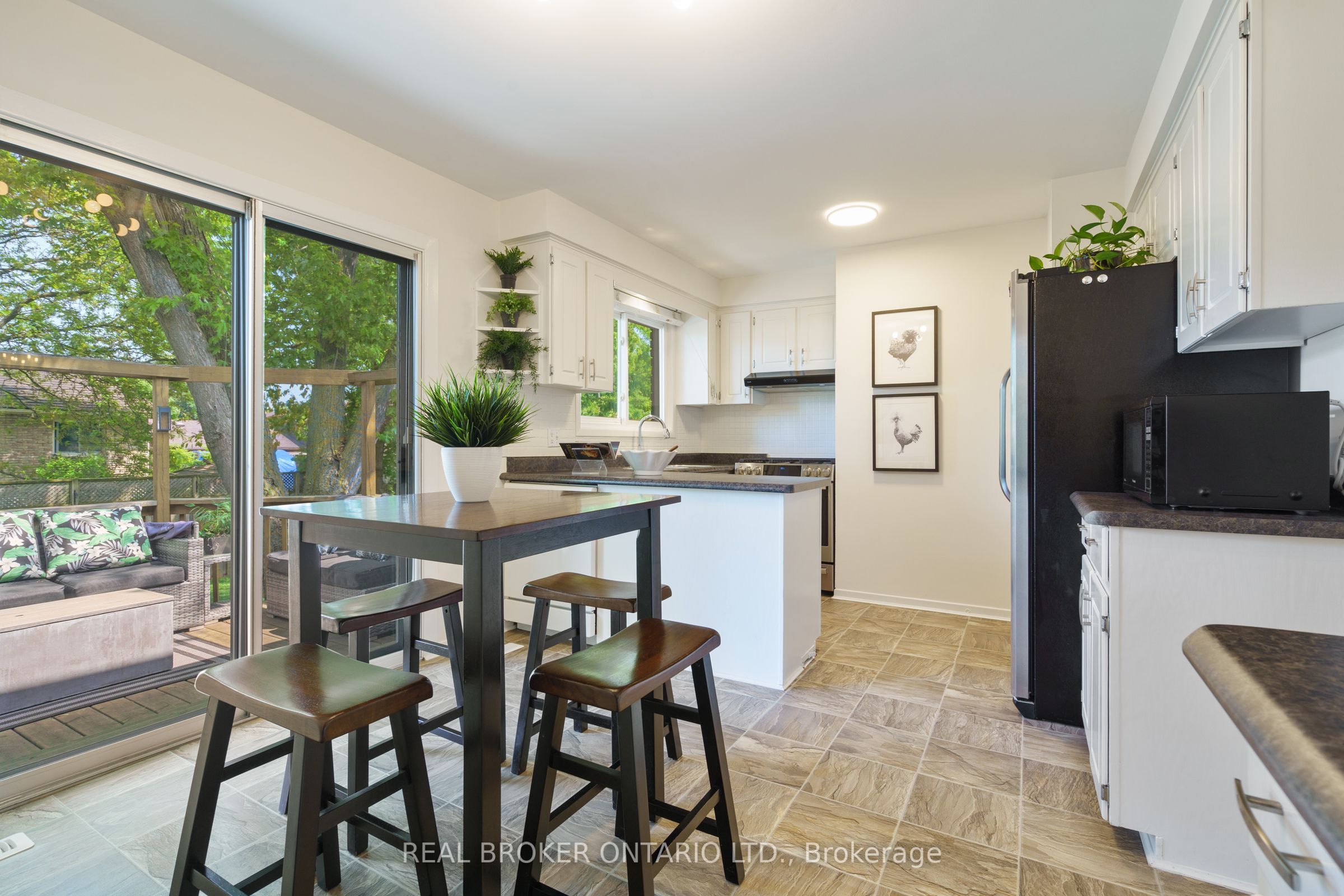 3120 Bentworth Drive Property Photo 8