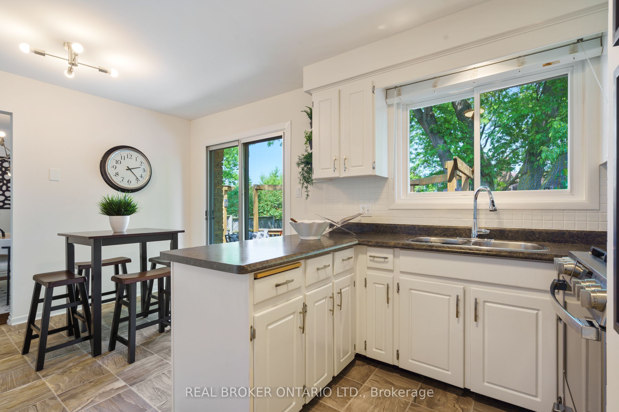3120 Bentworth Drive Property Photo 11