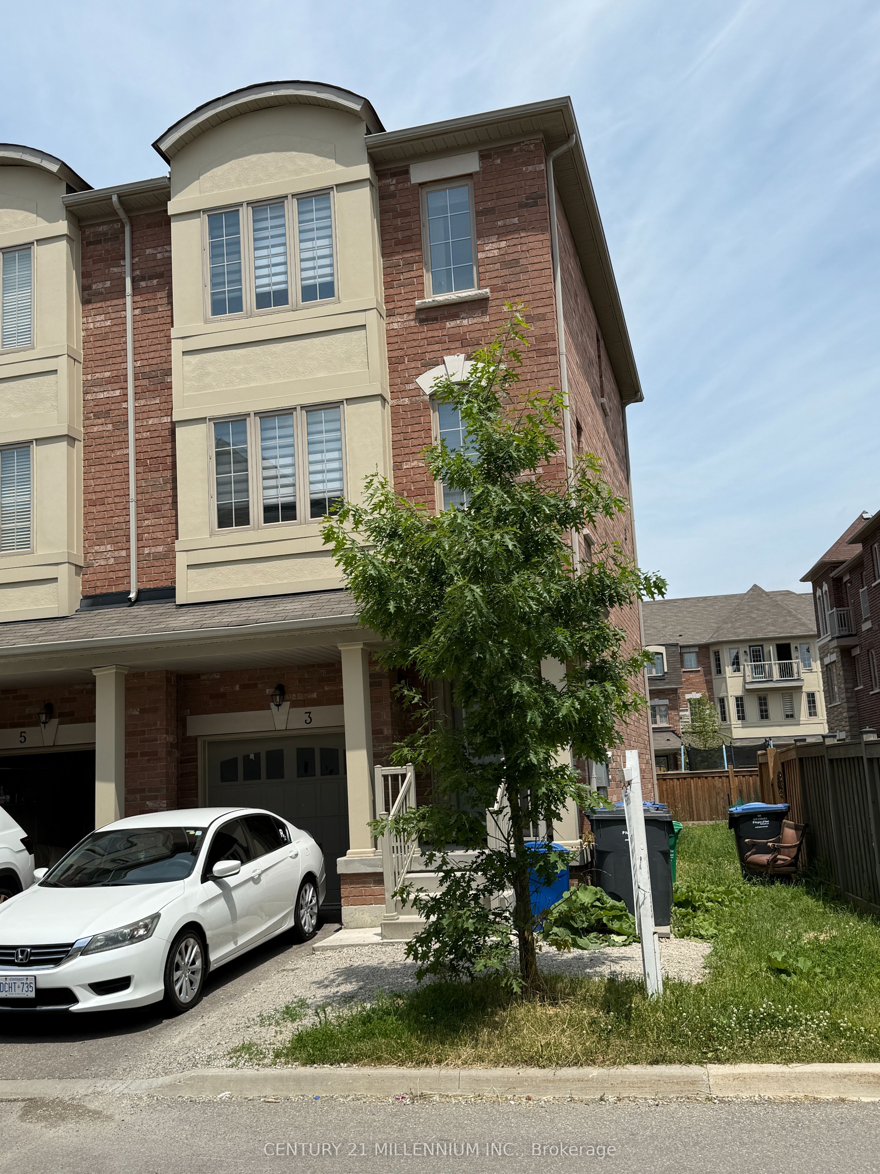 3 Hobart Gardens Property Photo 1