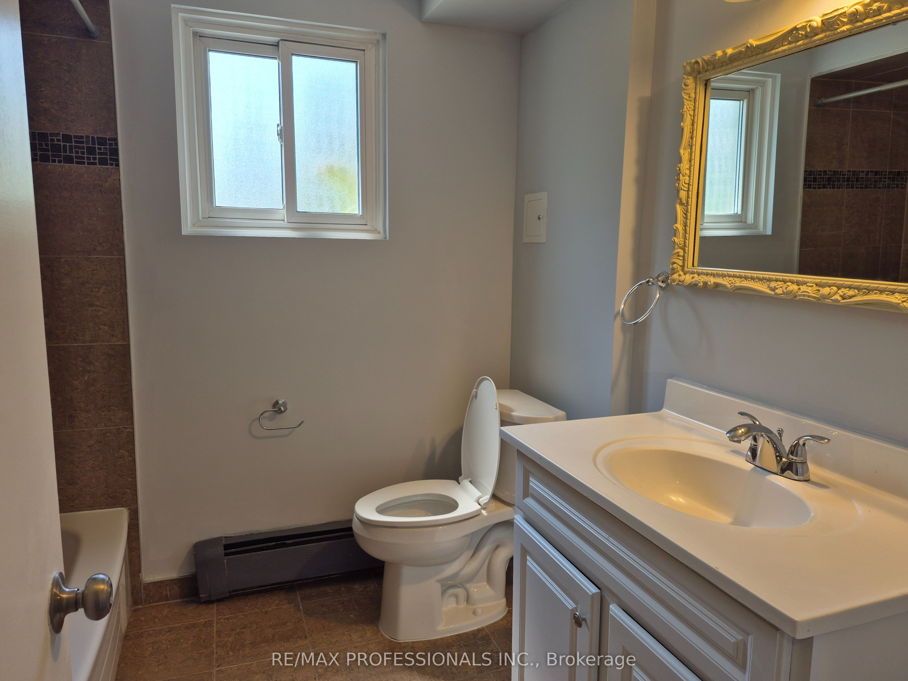 9 Branch Avenue Lower Property Photo 7