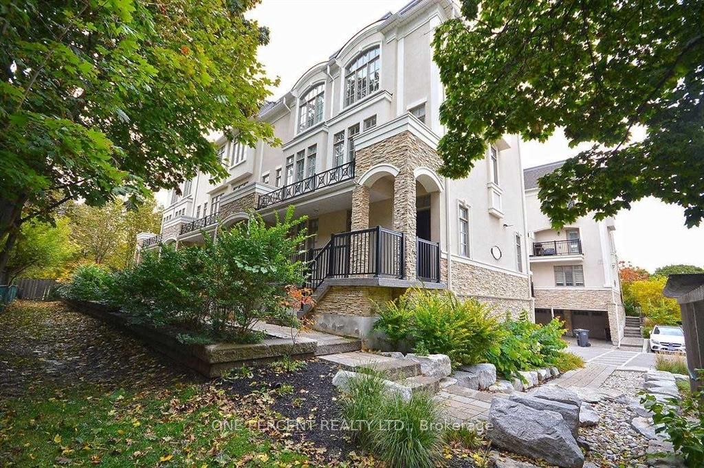 #12 - 3077 Cawthra Road Property Photo 3
