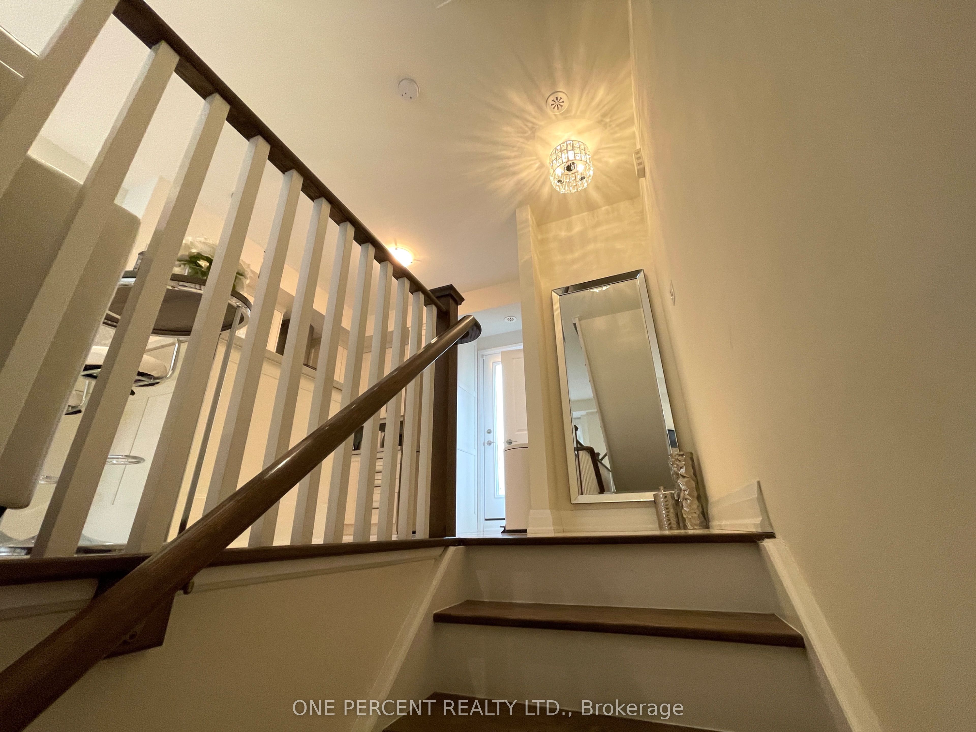 #12 - 3077 Cawthra Road Property Photo 7