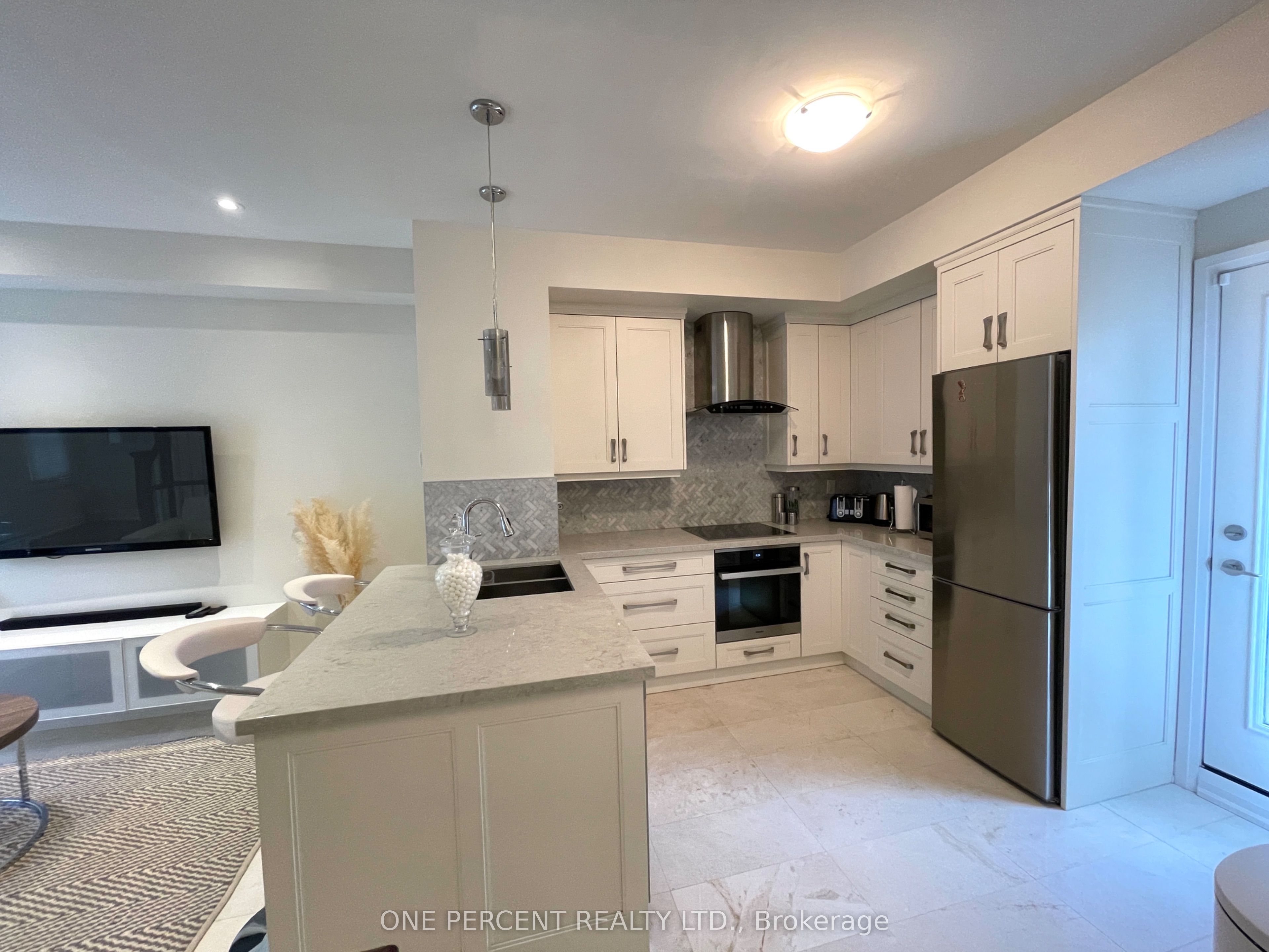#12 - 3077 Cawthra Road Property Photo 8