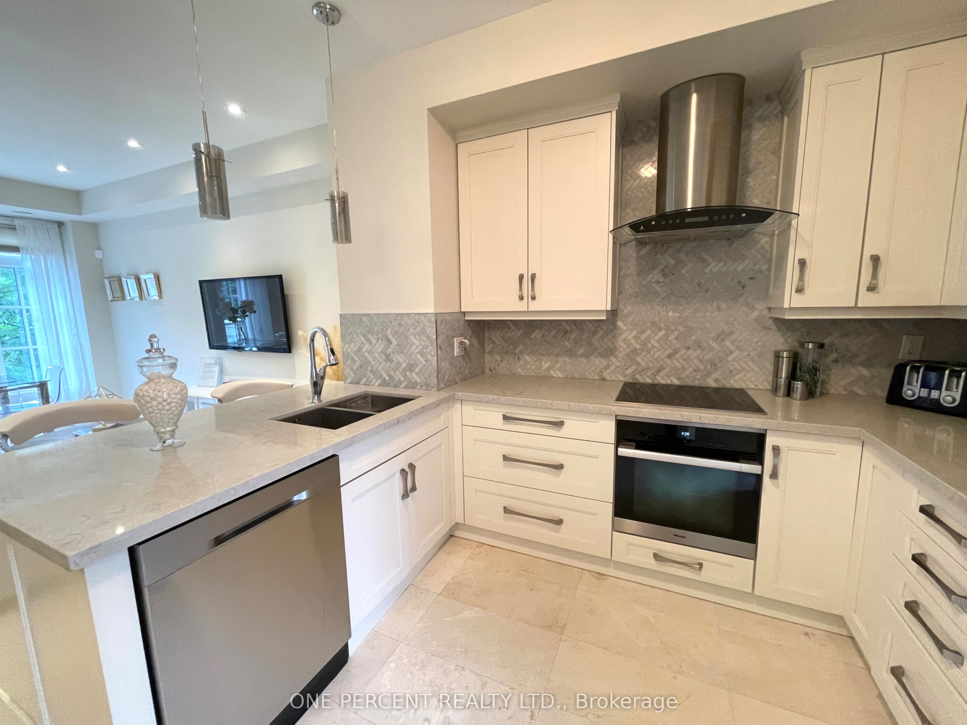 #12 - 3077 Cawthra Road Property Photo 11