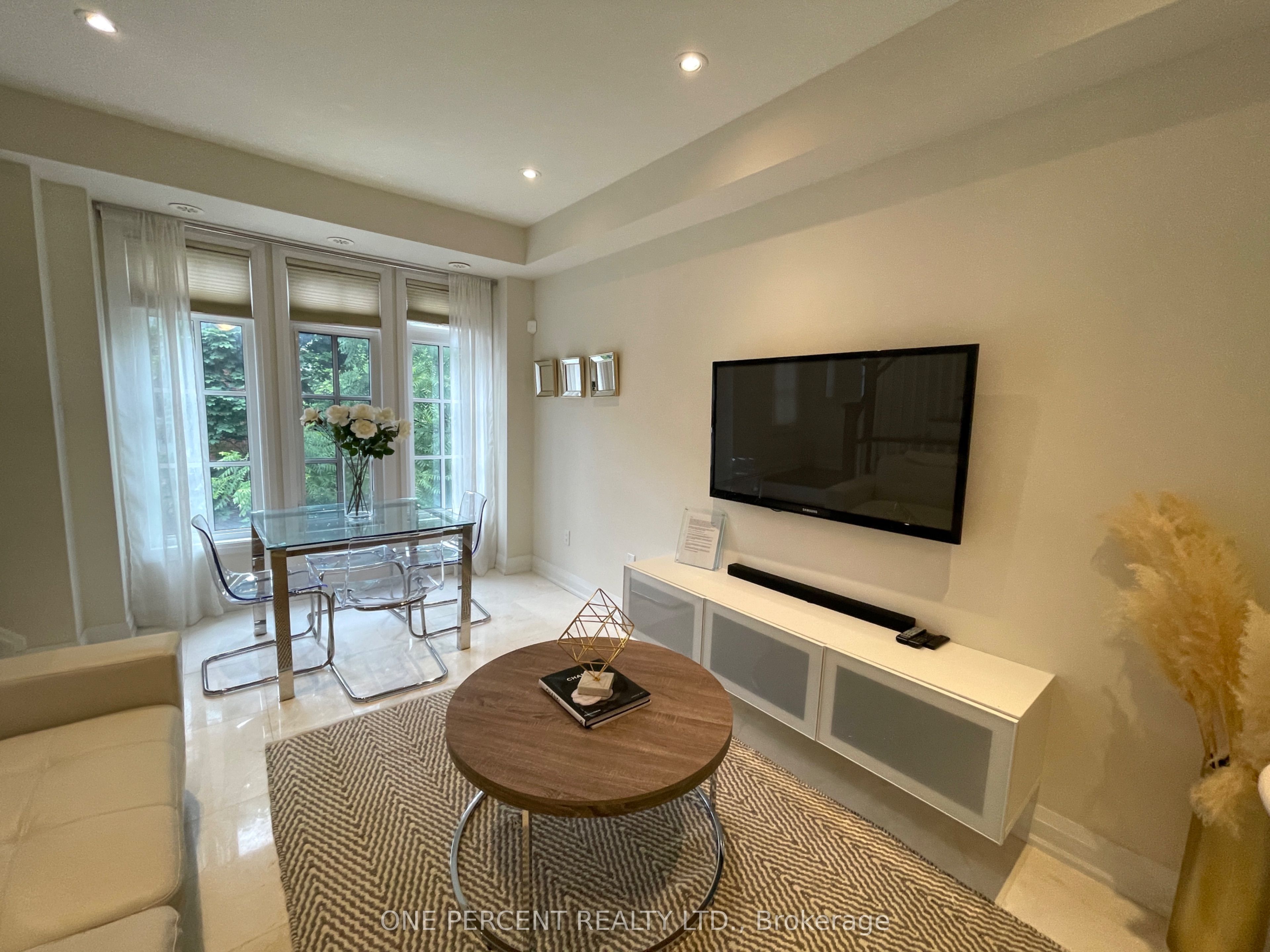 #12 - 3077 Cawthra Road Property Photo 14