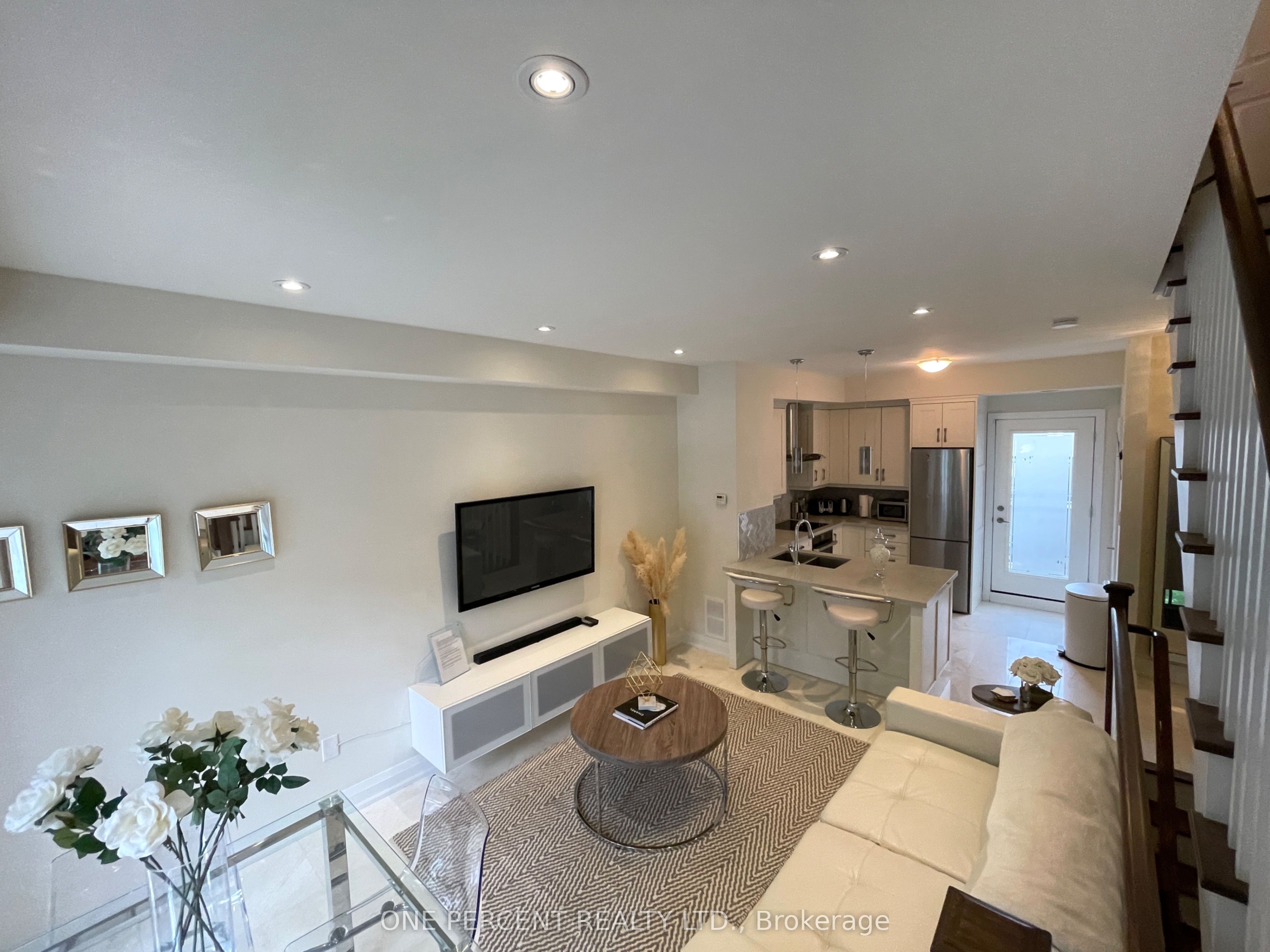 #12 - 3077 Cawthra Road Property Photo 17
