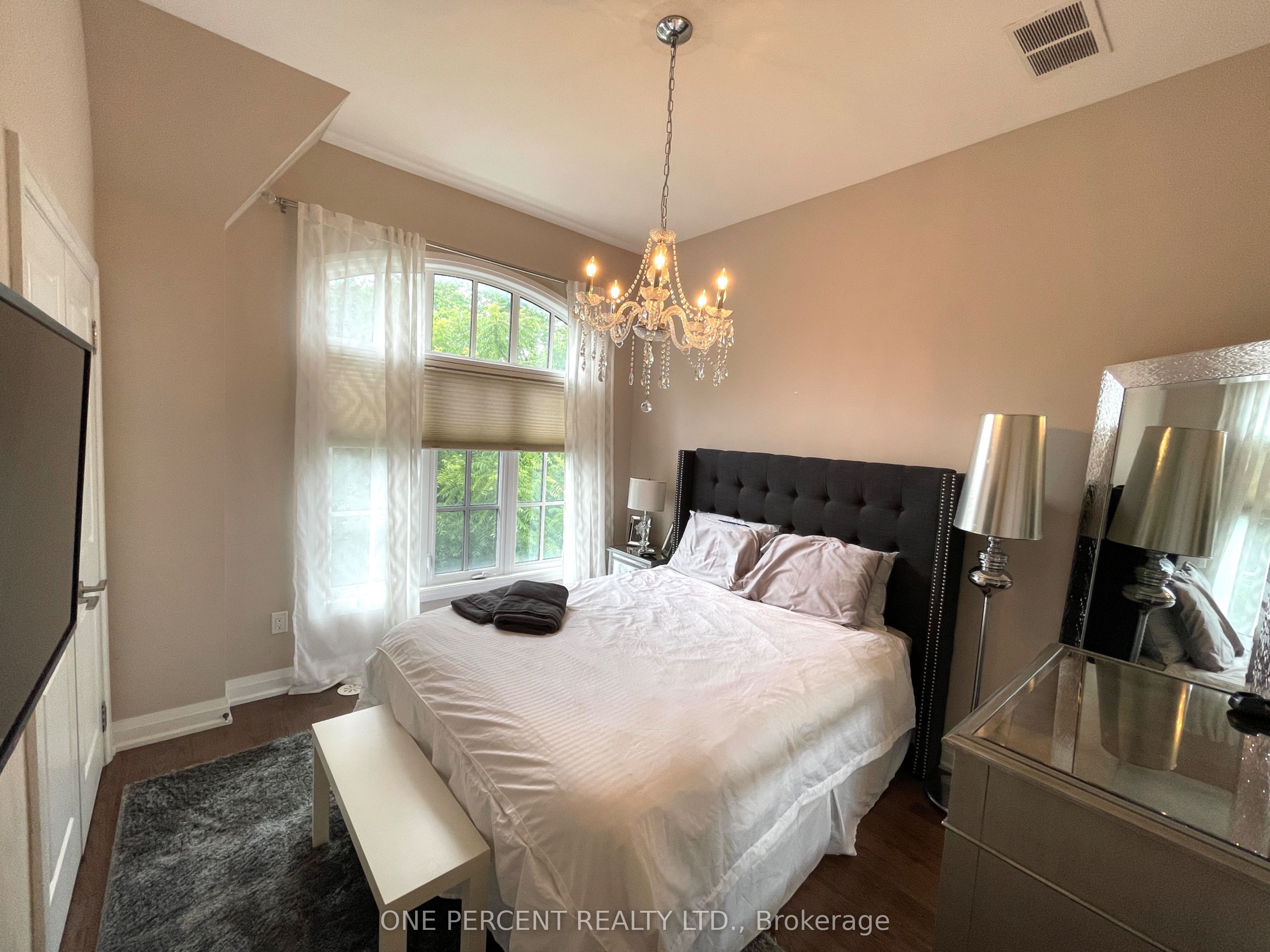 #12 - 3077 Cawthra Road Property Photo 21