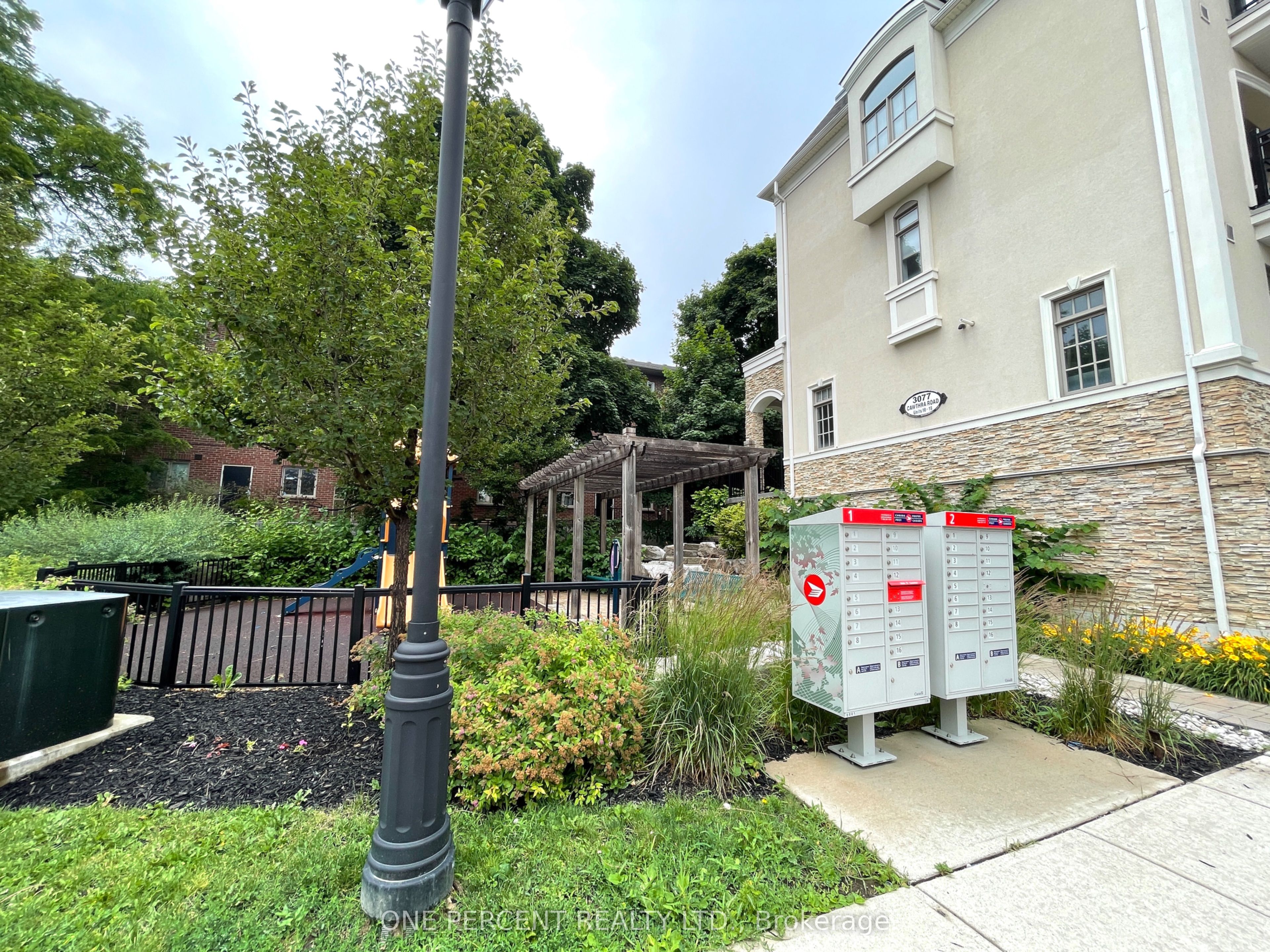 #12 - 3077 Cawthra Road Property Photo 33