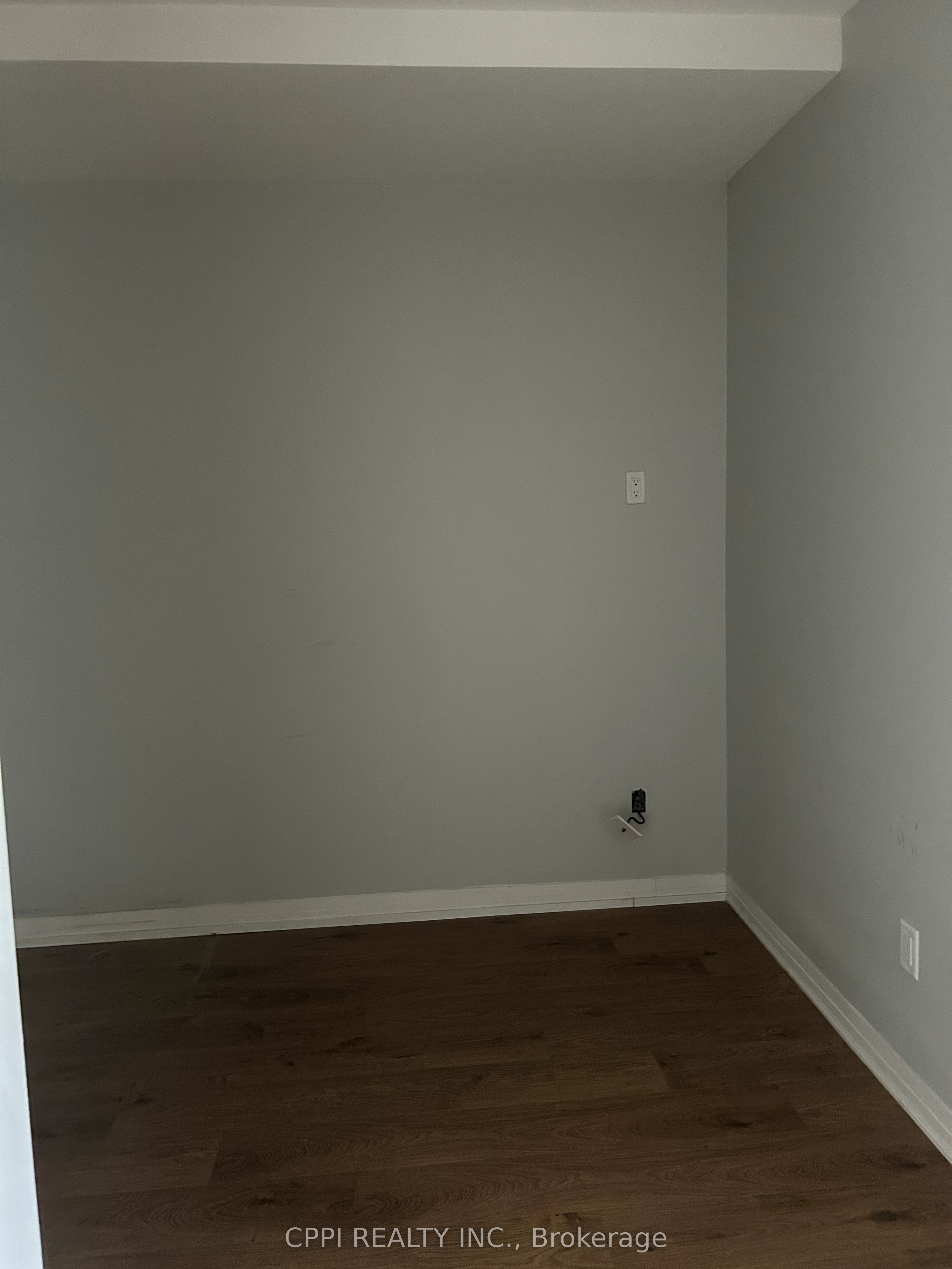 #318a - 402 East Mall Drive Property Photo 4