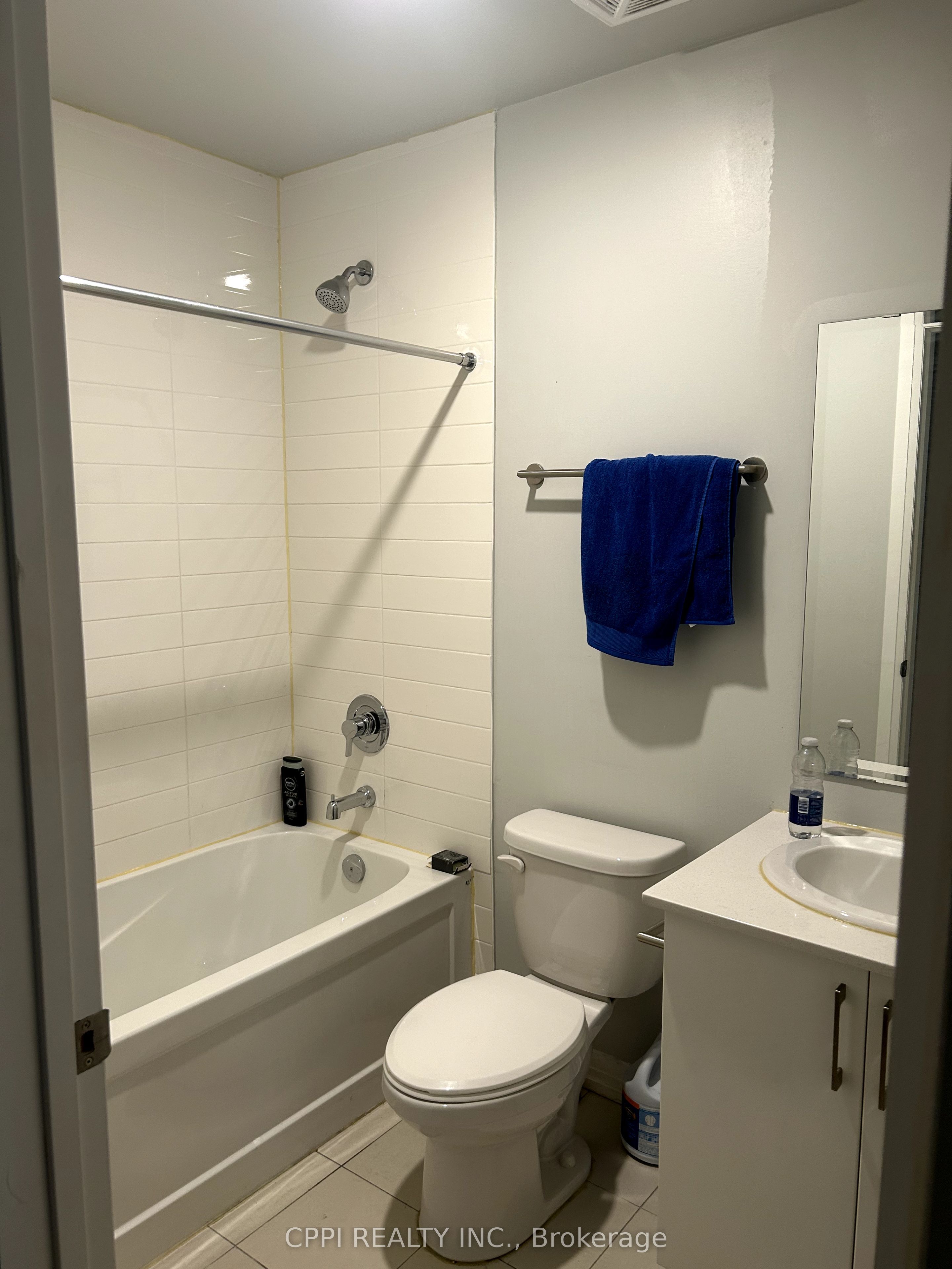 #318b - 402 East Mall Drive Property Photo 2
