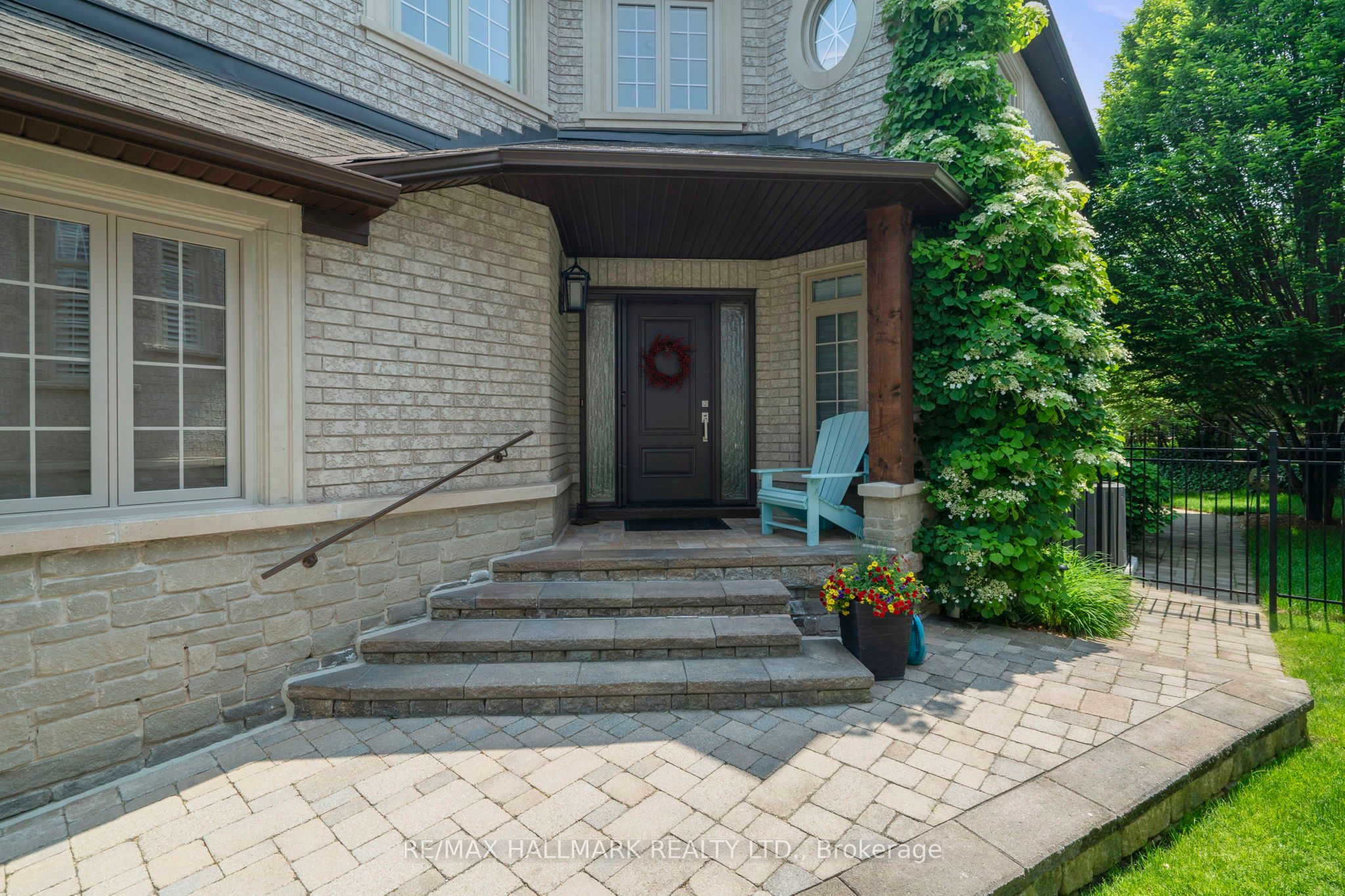 2092 Pinevalley Cres Property Photo 1
