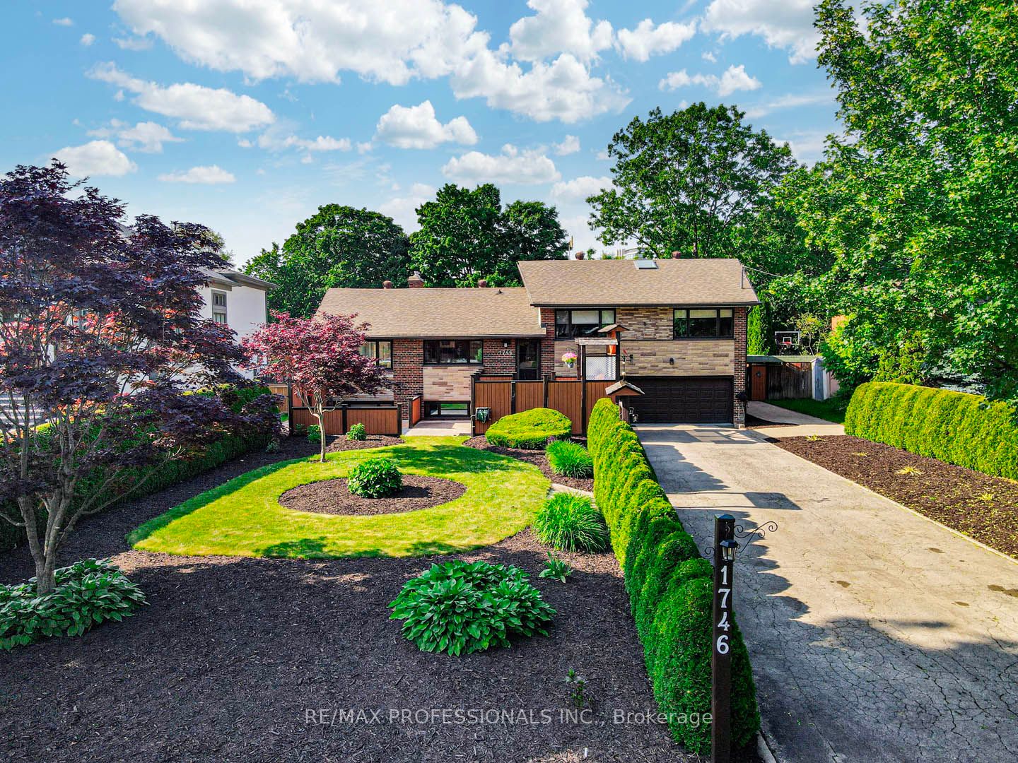 1746 Lincolnshire Boulevard Property Photo 1