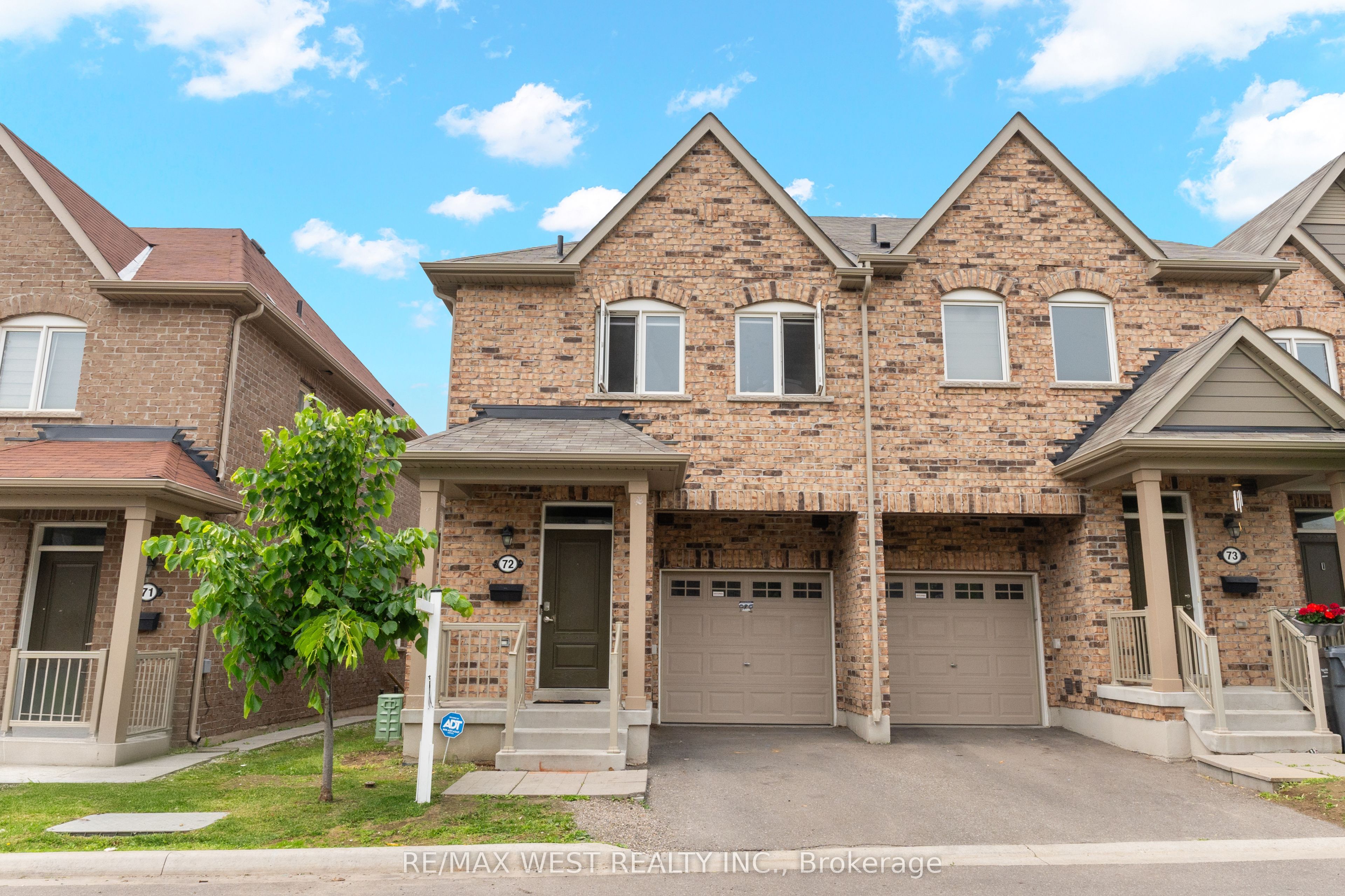 50 Edinburgh Dr Property Photo 1