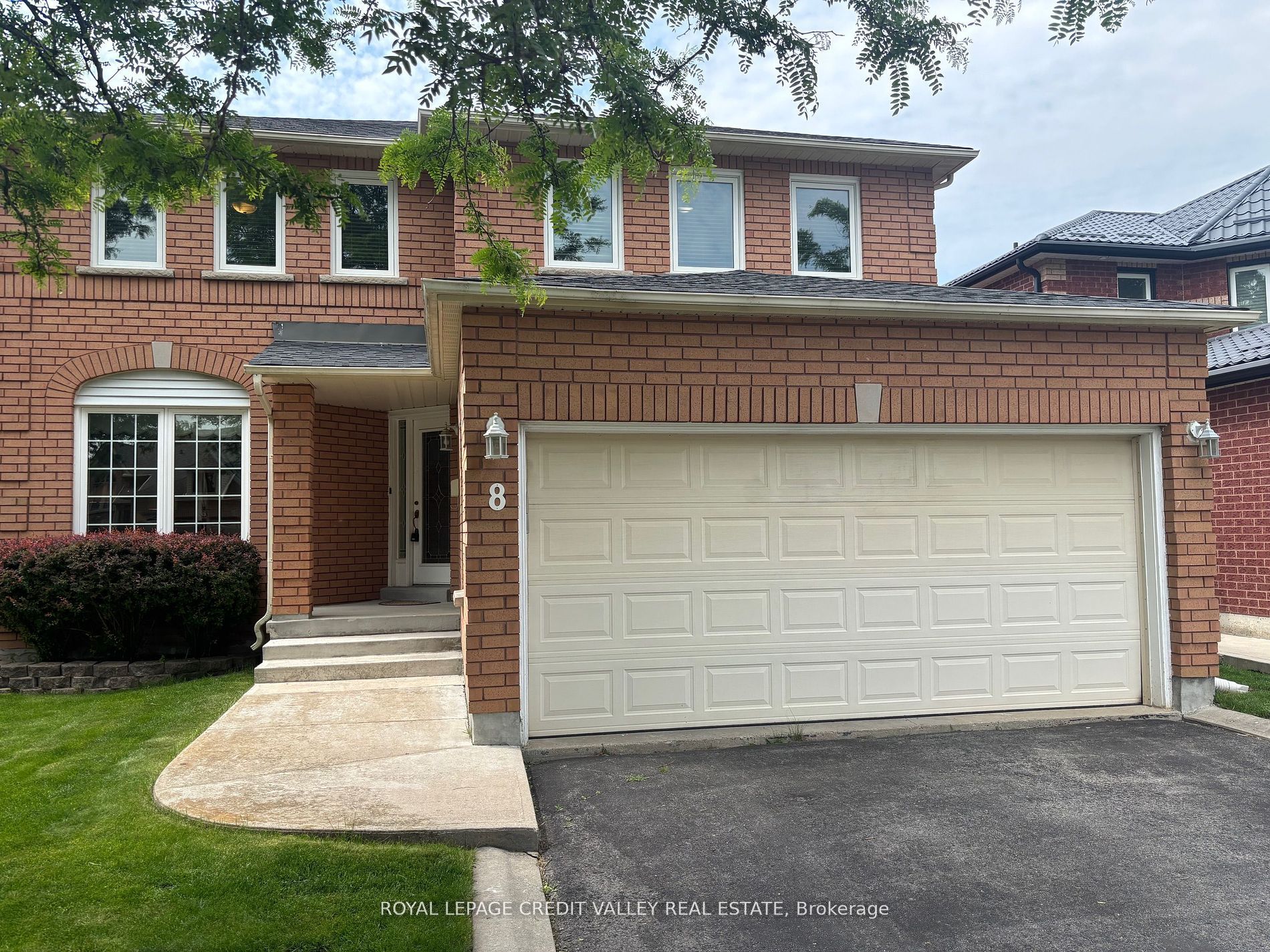8 Livingston Drive Property Photo 1