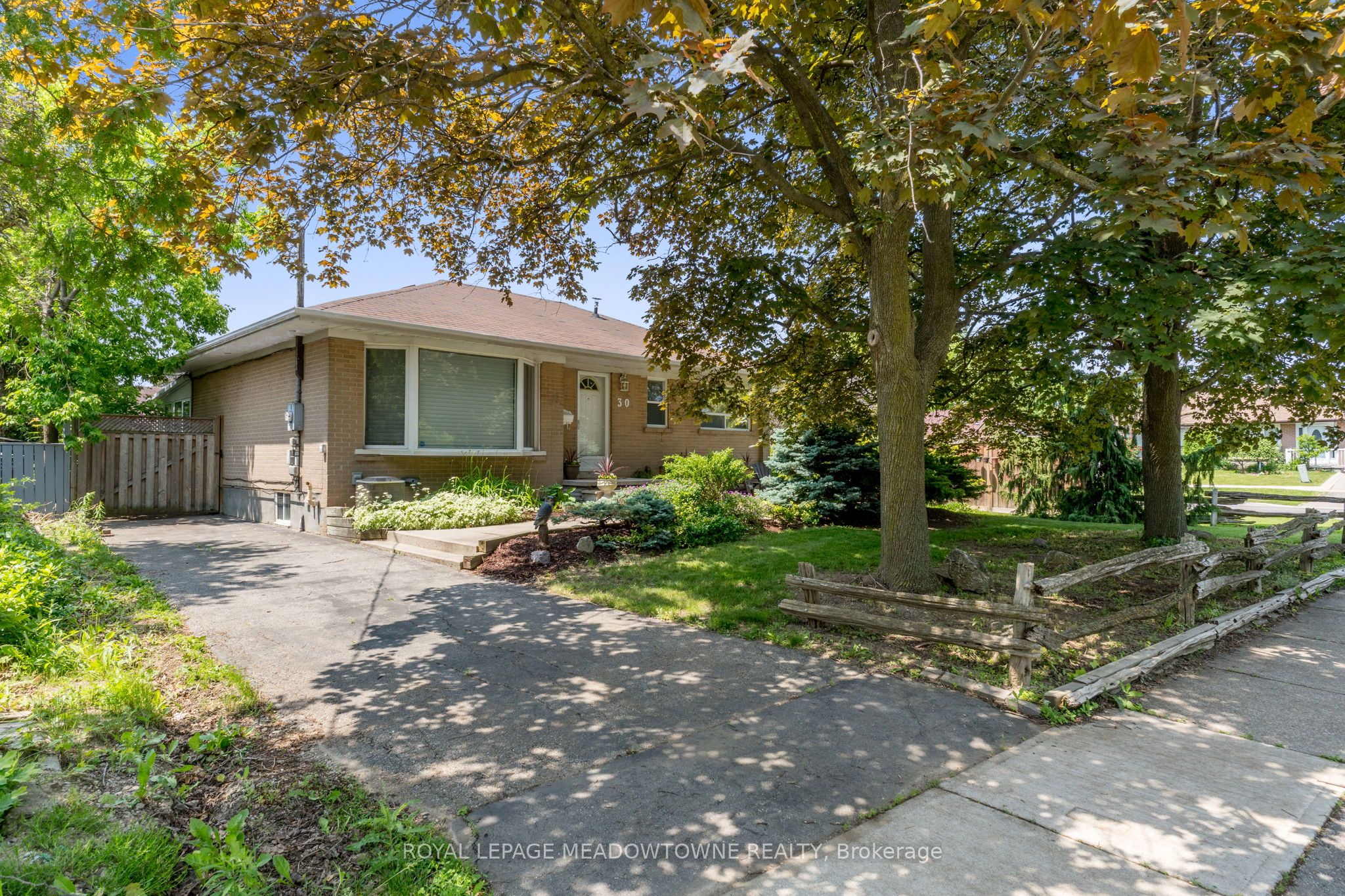 30 Lesbury Ave Property Photo 1