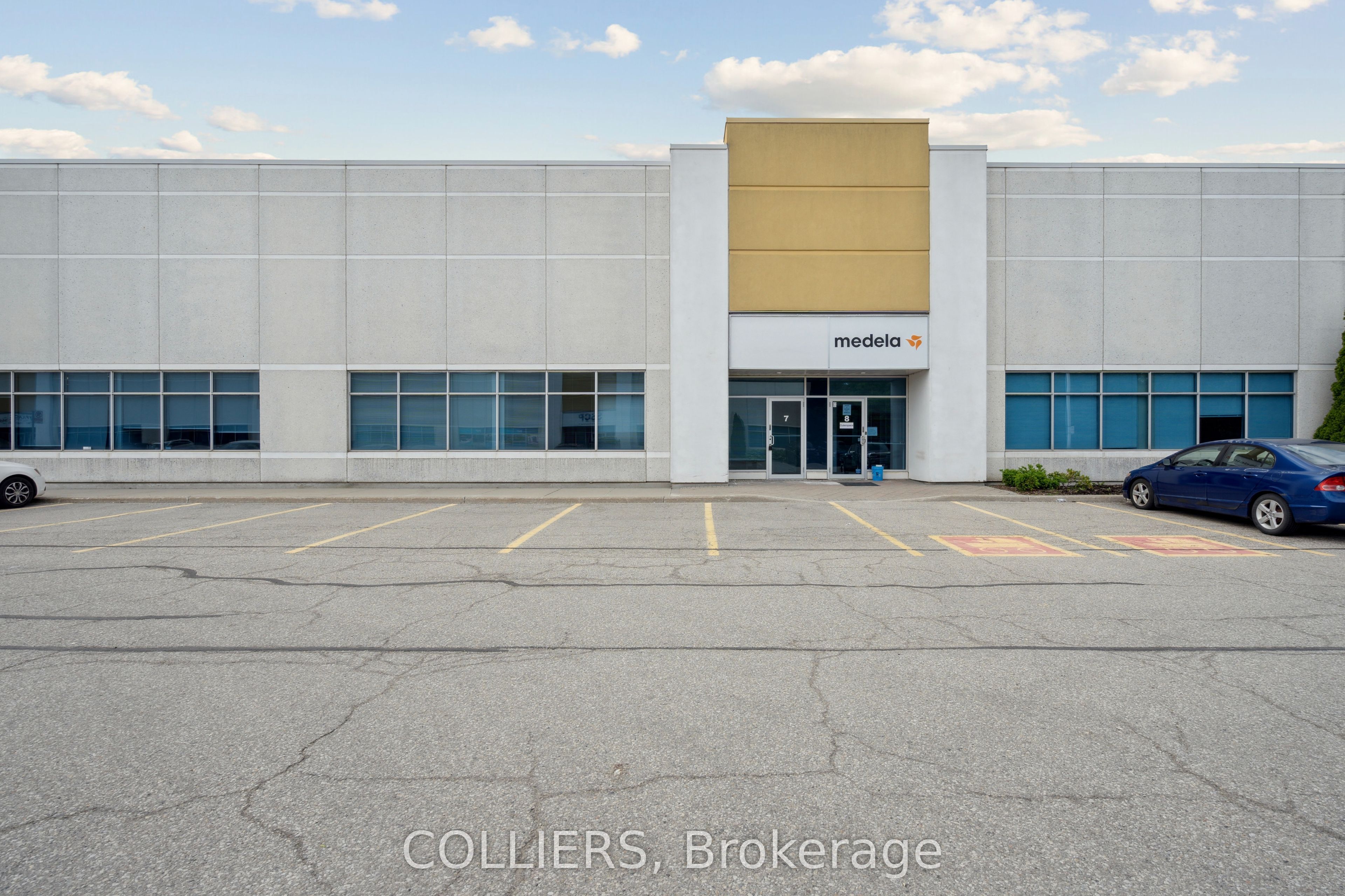 #Unit 7 - 4160 Sladeview Crescent Property Photo 1
