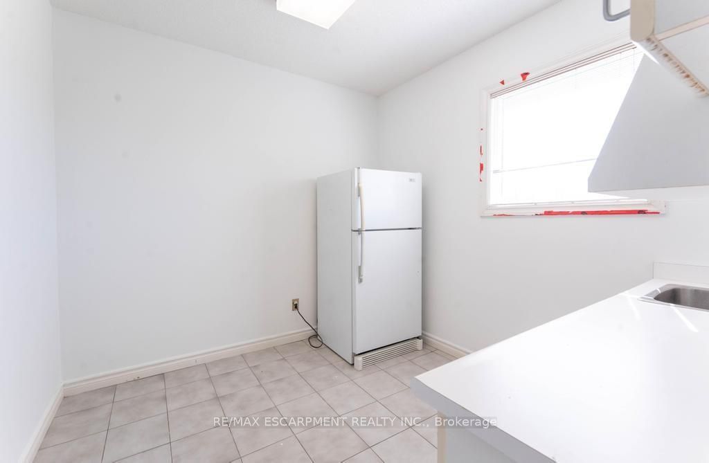 923 Brant Street 4 Property Photo 12