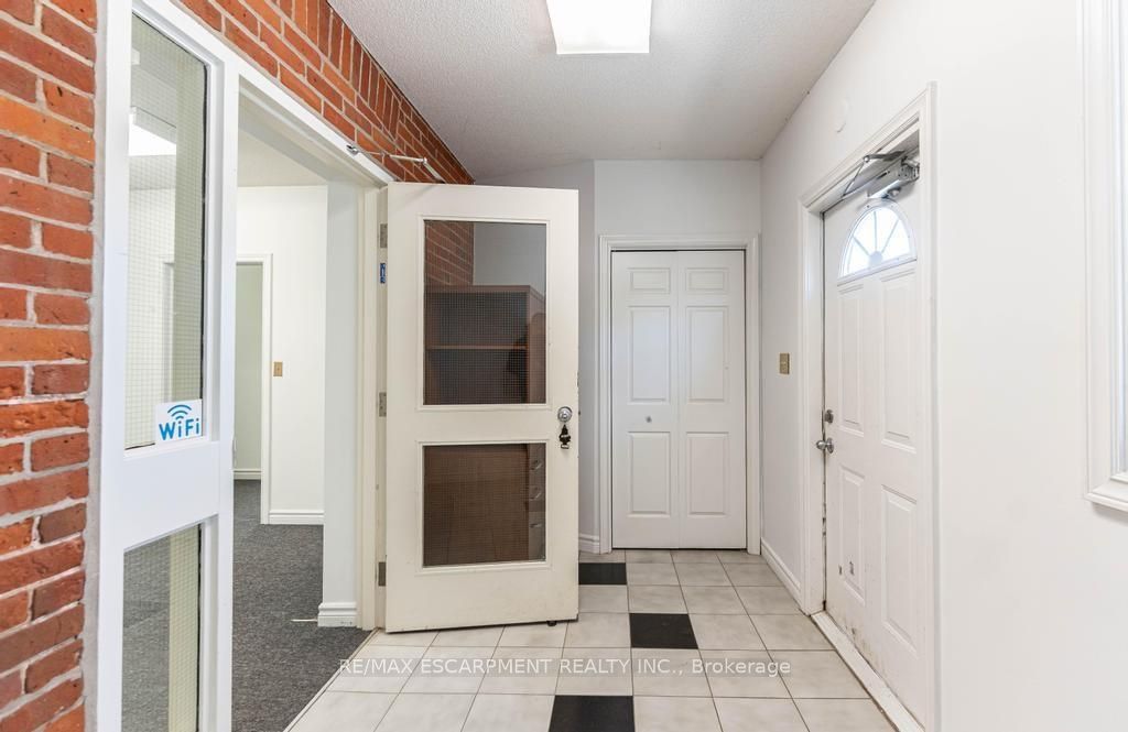 923 Brant Street 2 Property Photo 5