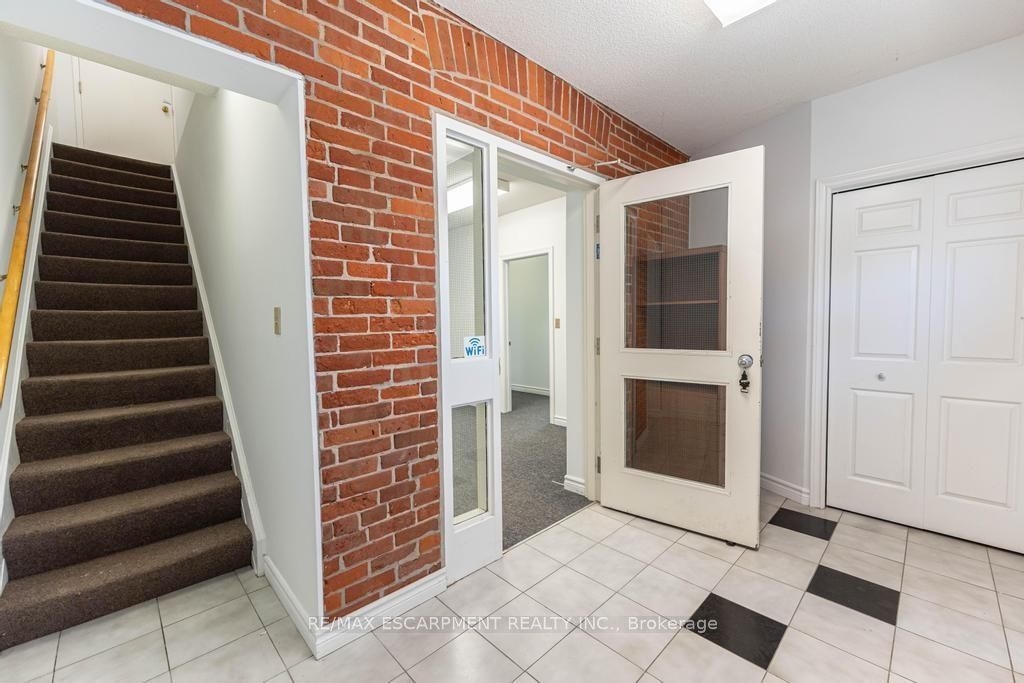 923 Brant Street 2 Property Photo 6