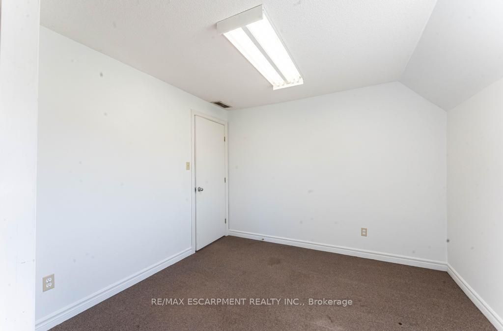 923 Brant Street 2 Property Photo 21