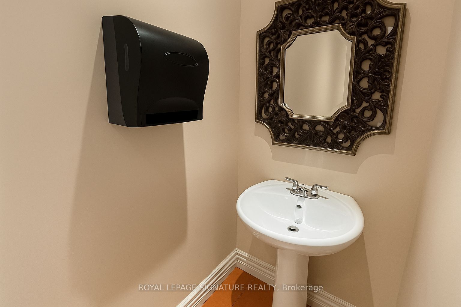 1444 Dupont Street 1b Property Photo 6