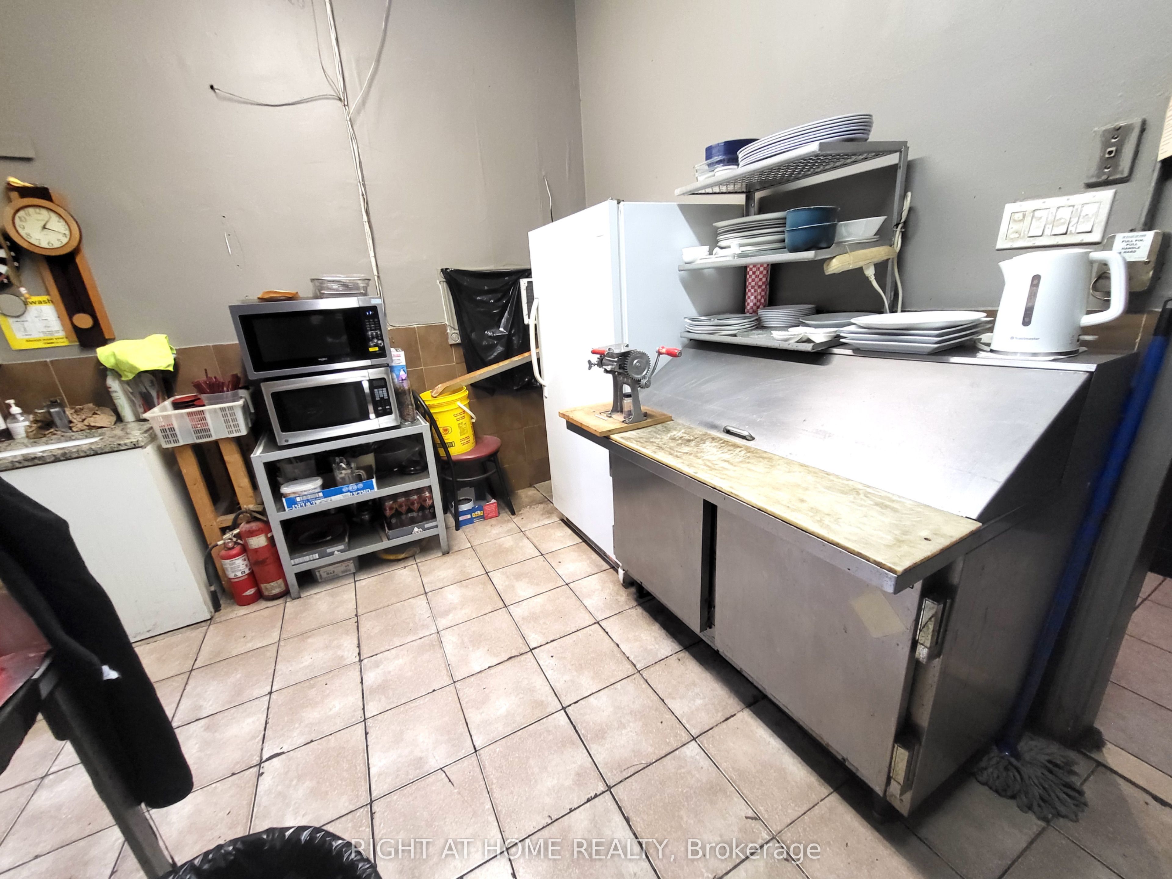 825 Runnymede Road Property Photo 4