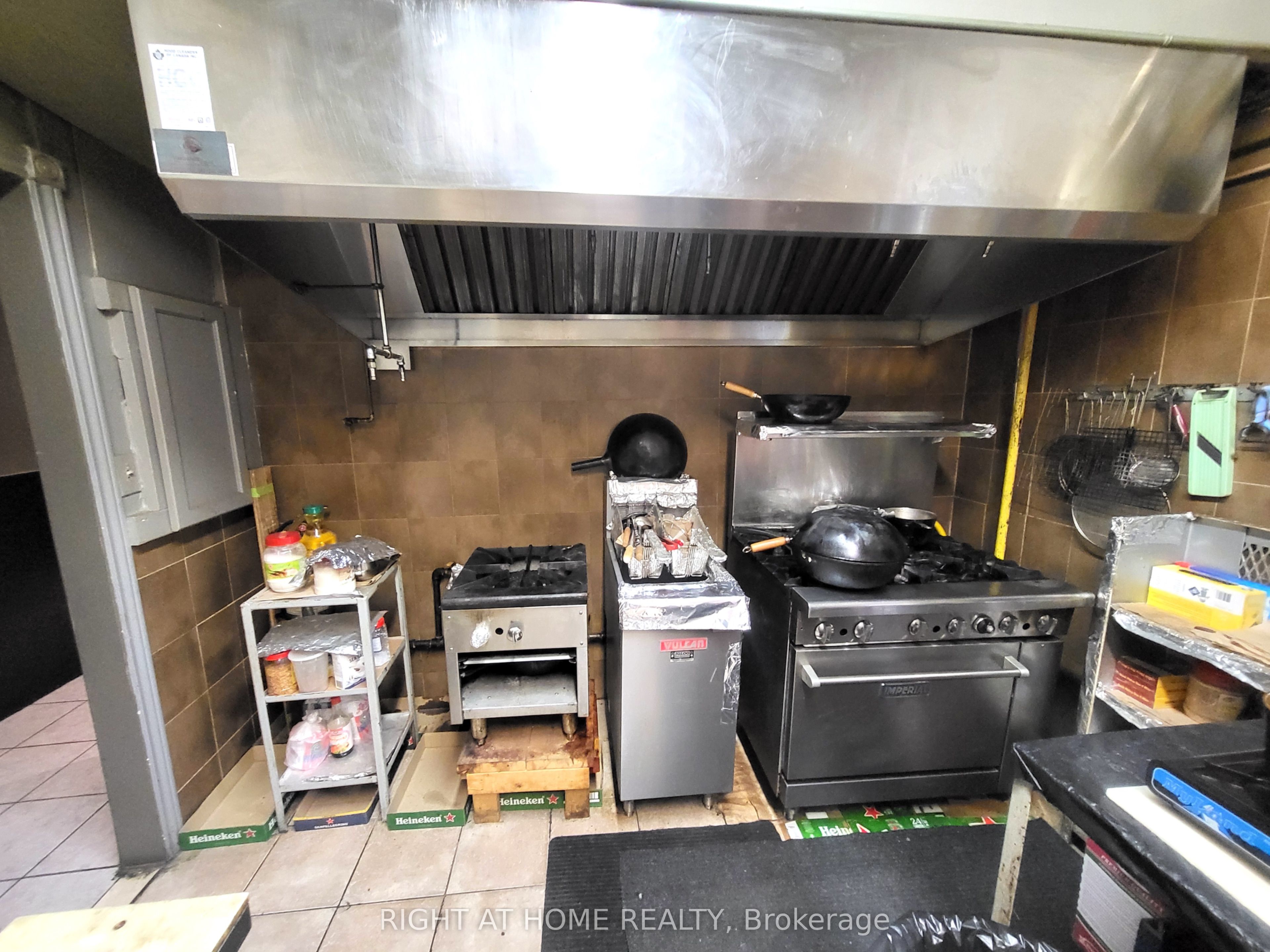 825 Runnymede Road Property Photo 8
