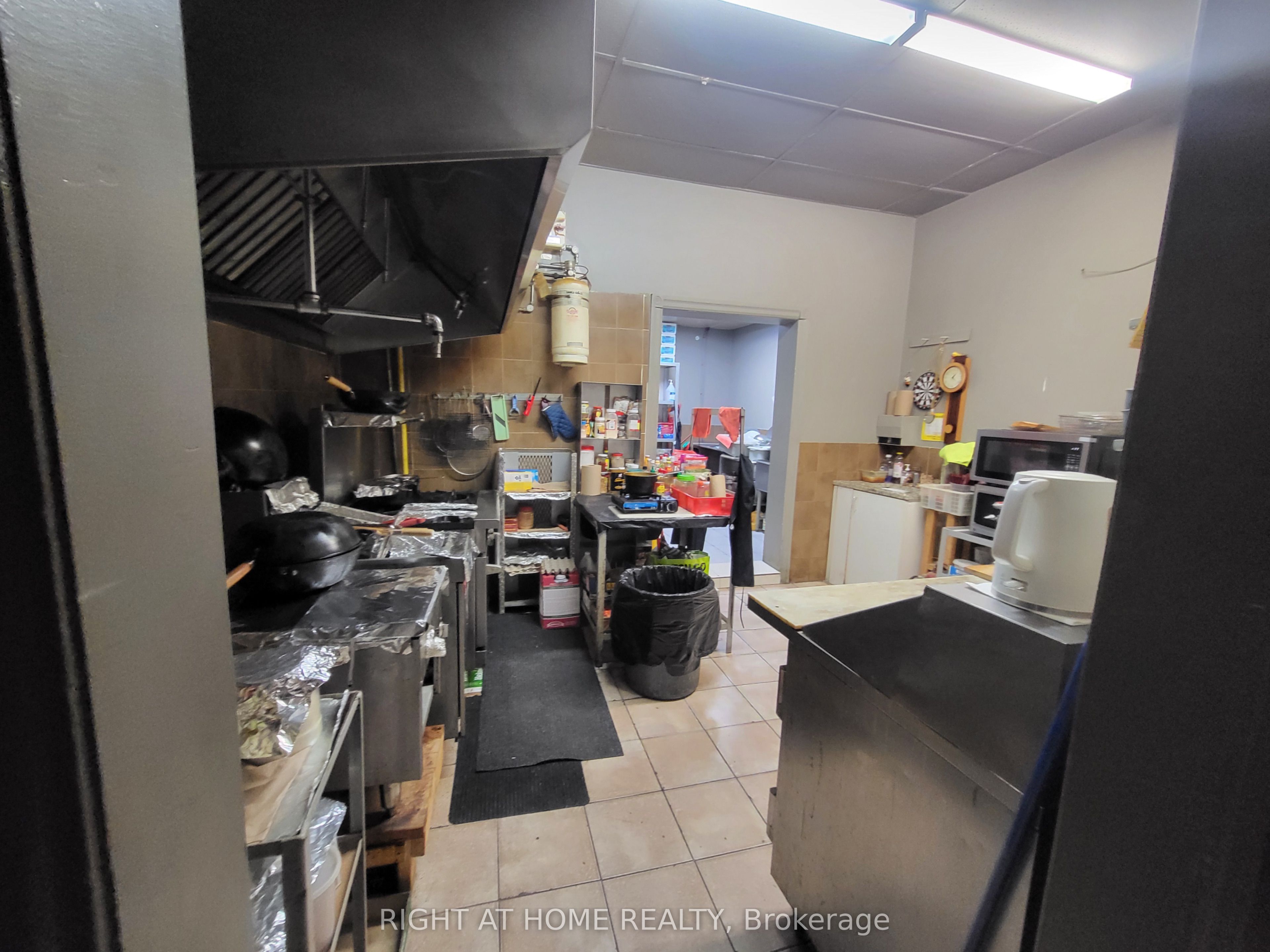 825 Runnymede Road Property Photo 9