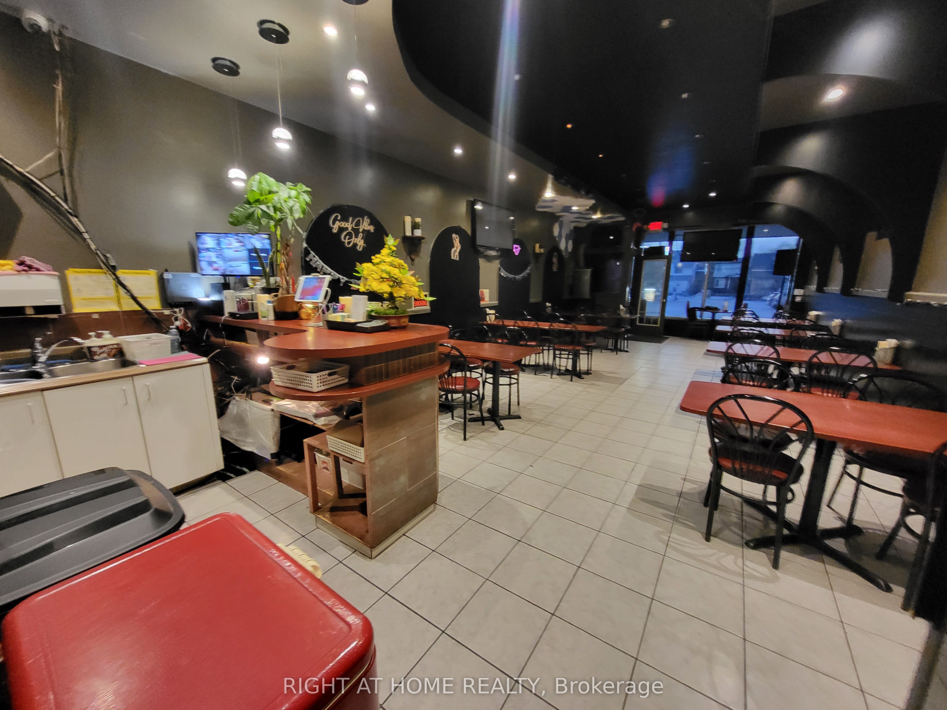 825 Runnymede Road Property Photo 16
