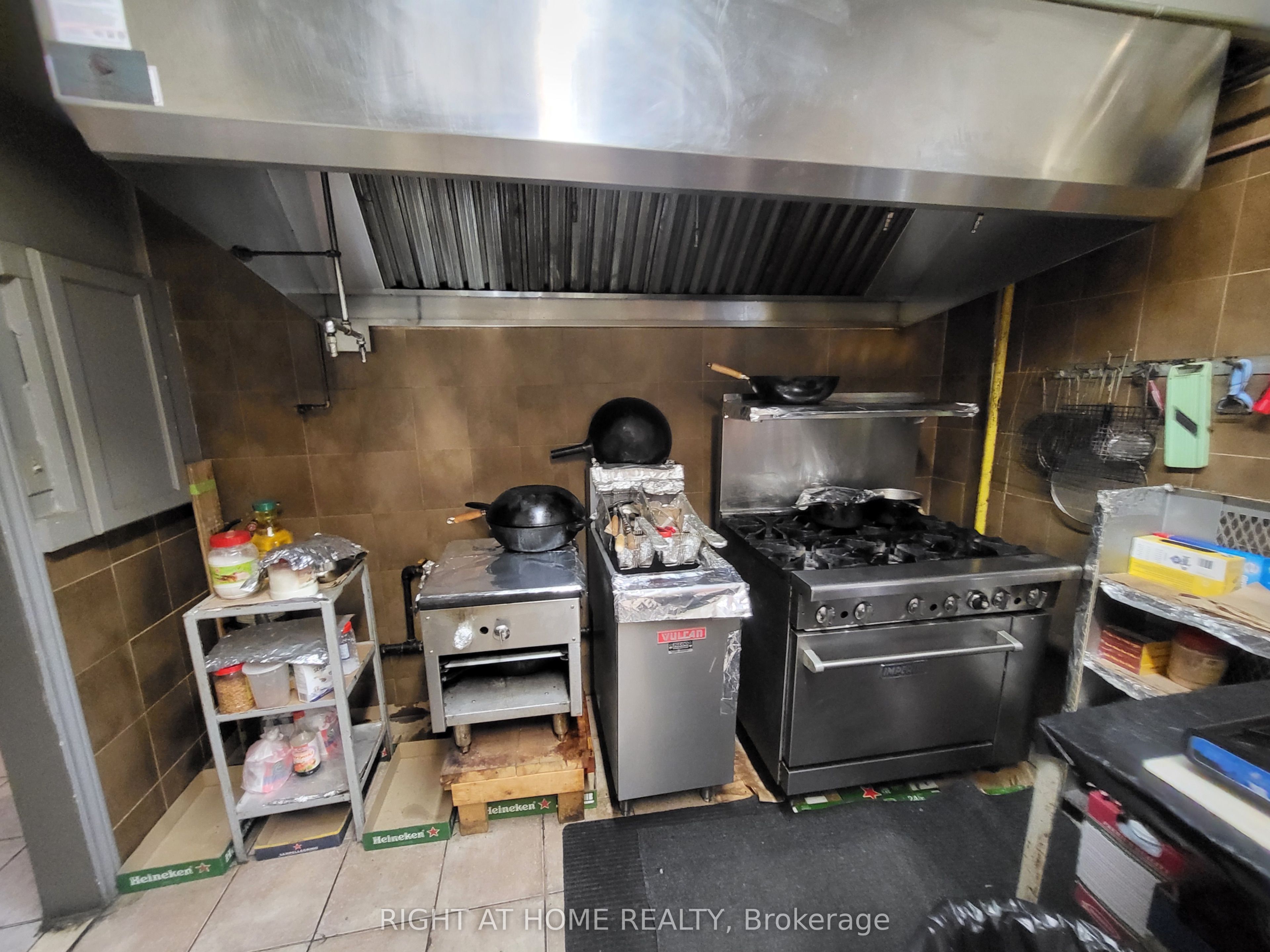 825 Runnymede Road Property Photo 21
