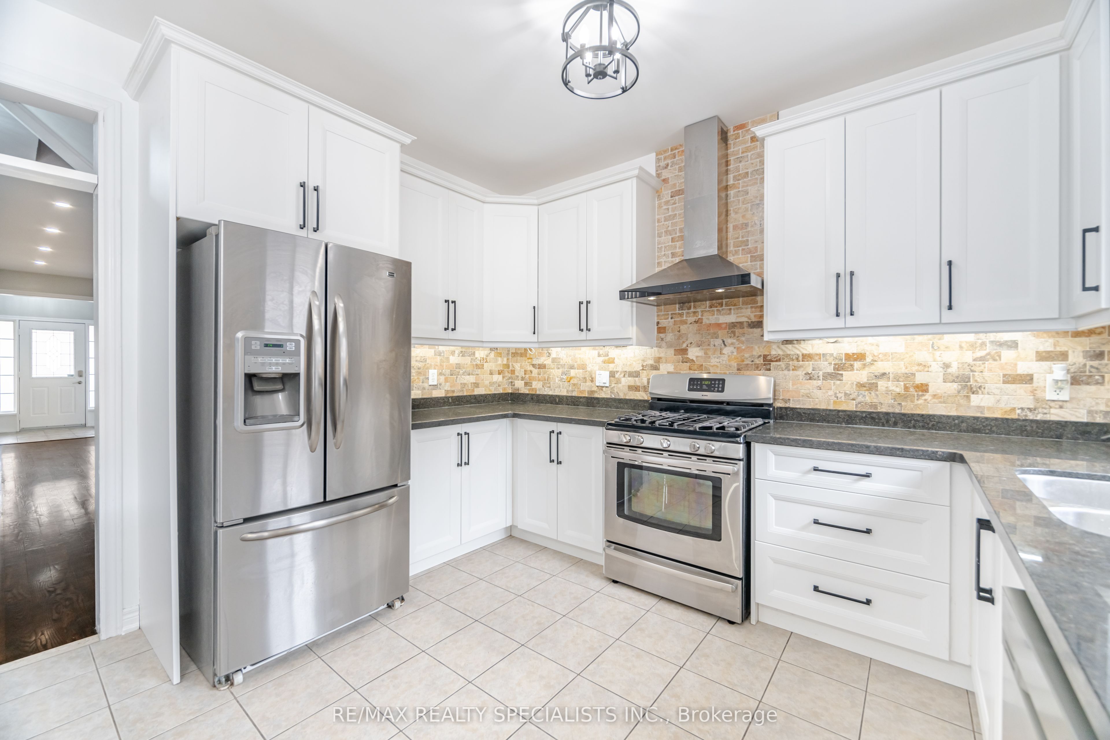 1040 Eager Road Property Photo 5