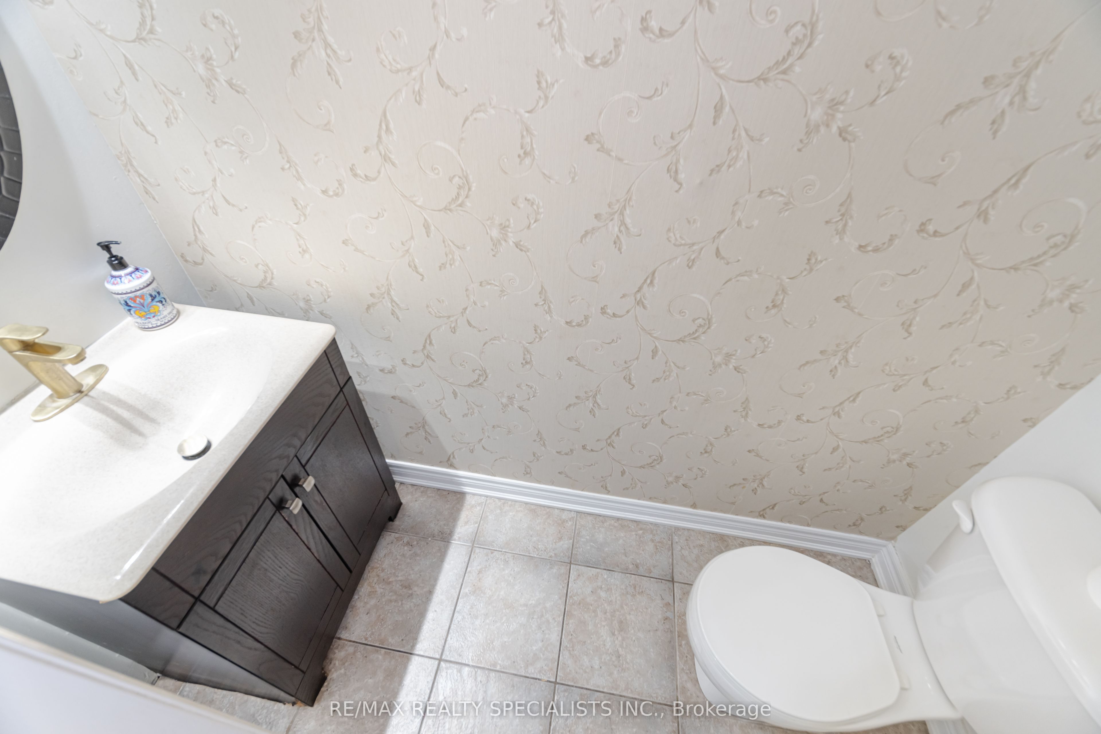 1040 Eager Road Property Photo 11