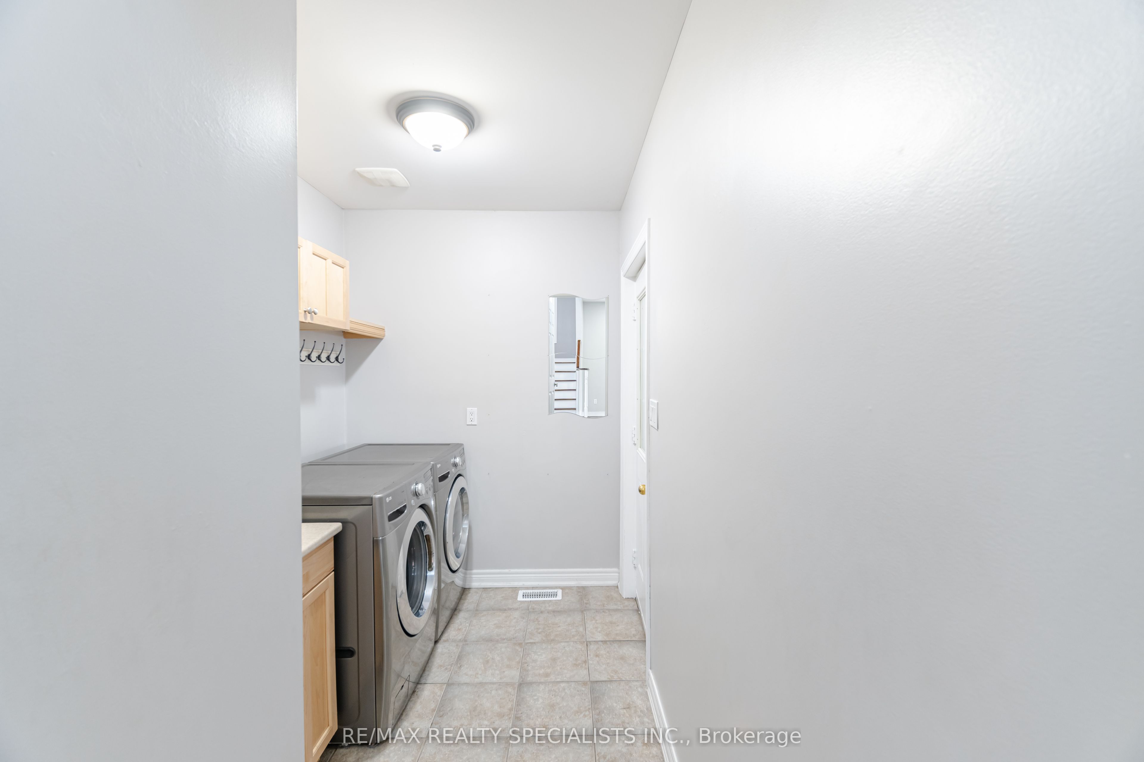 1040 Eager Road Property Photo 12