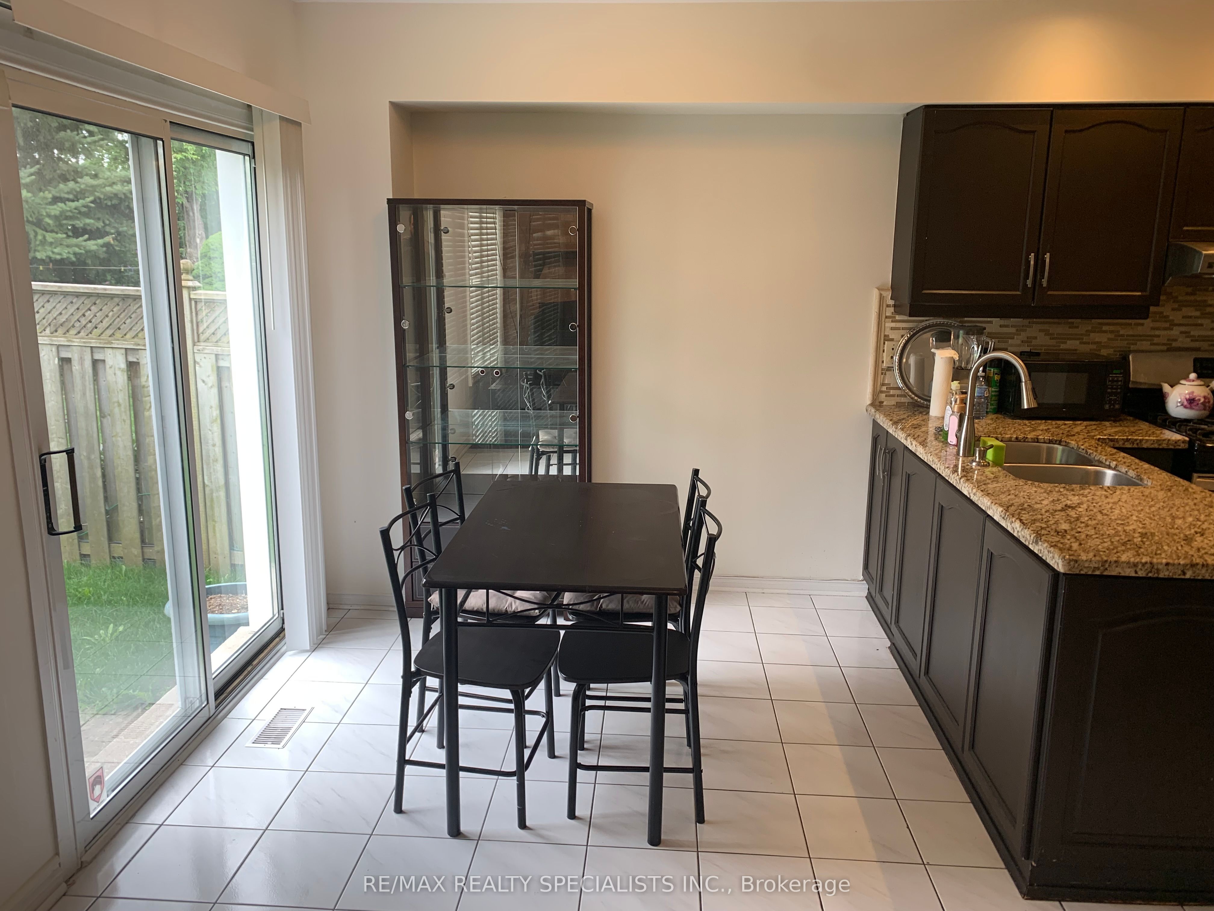1015 Fernandez Drive Property Photo 4