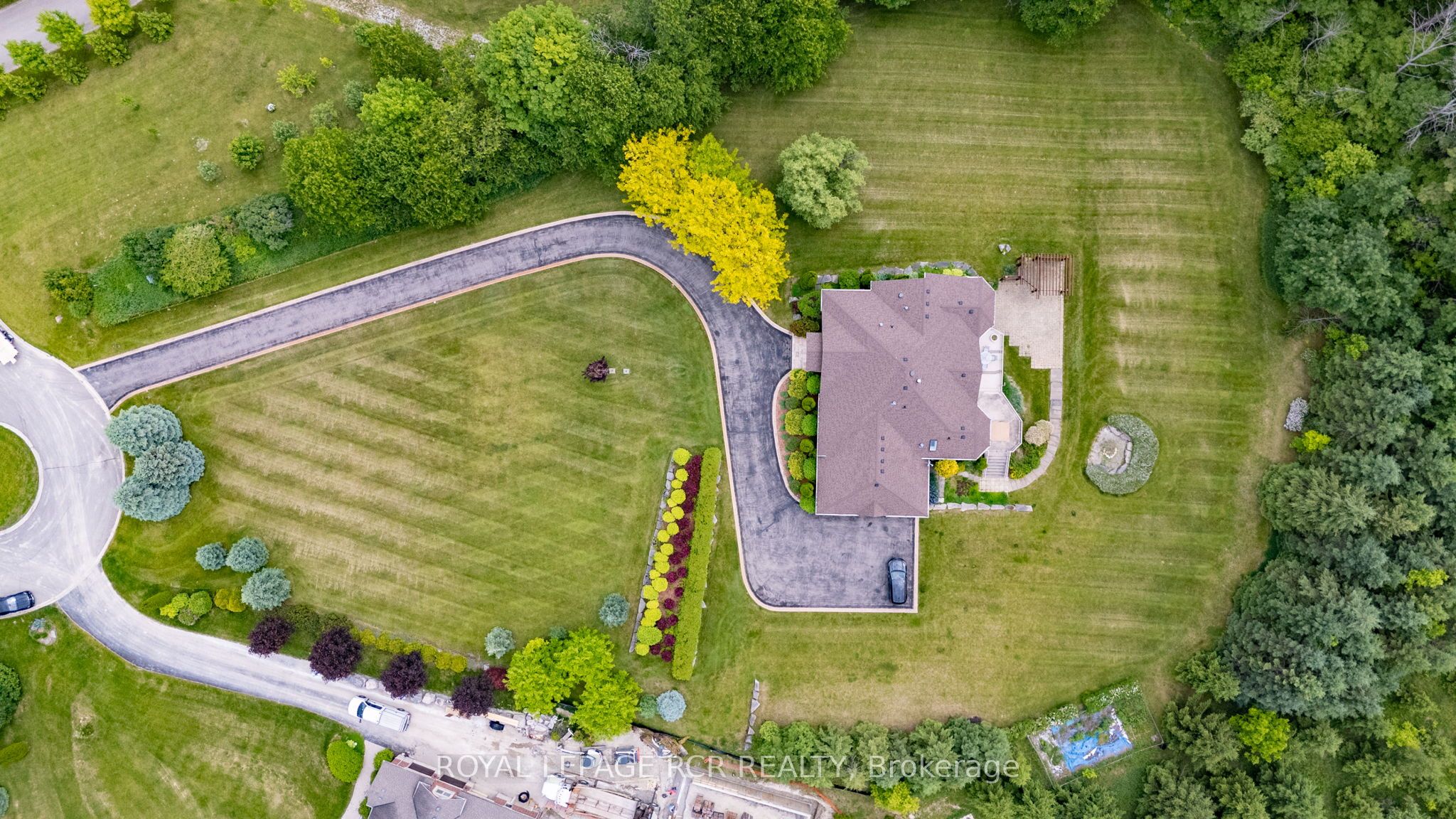 5 Woodlot Court Property Photo 2
