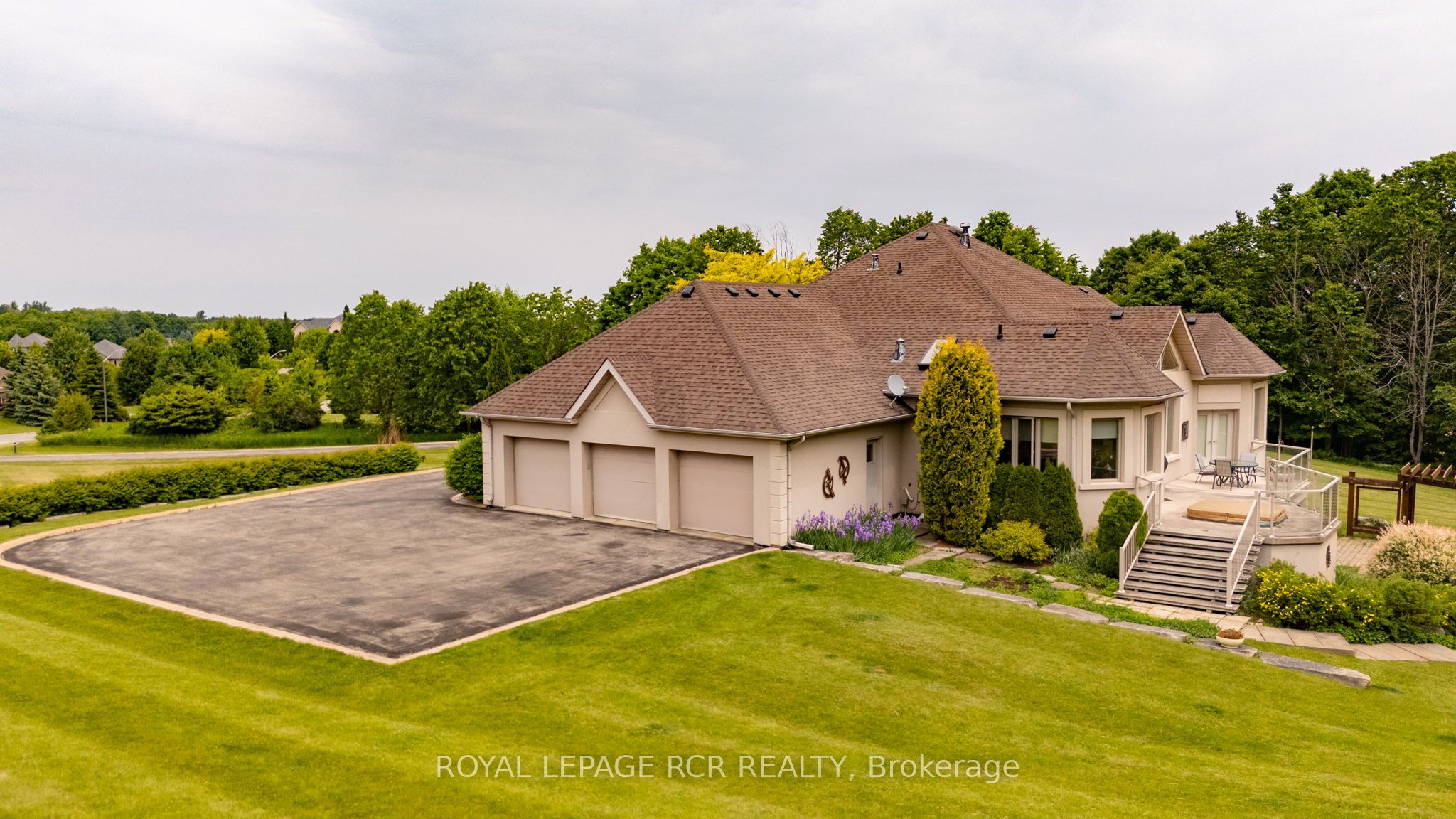 5 Woodlot Court Property Photo 4