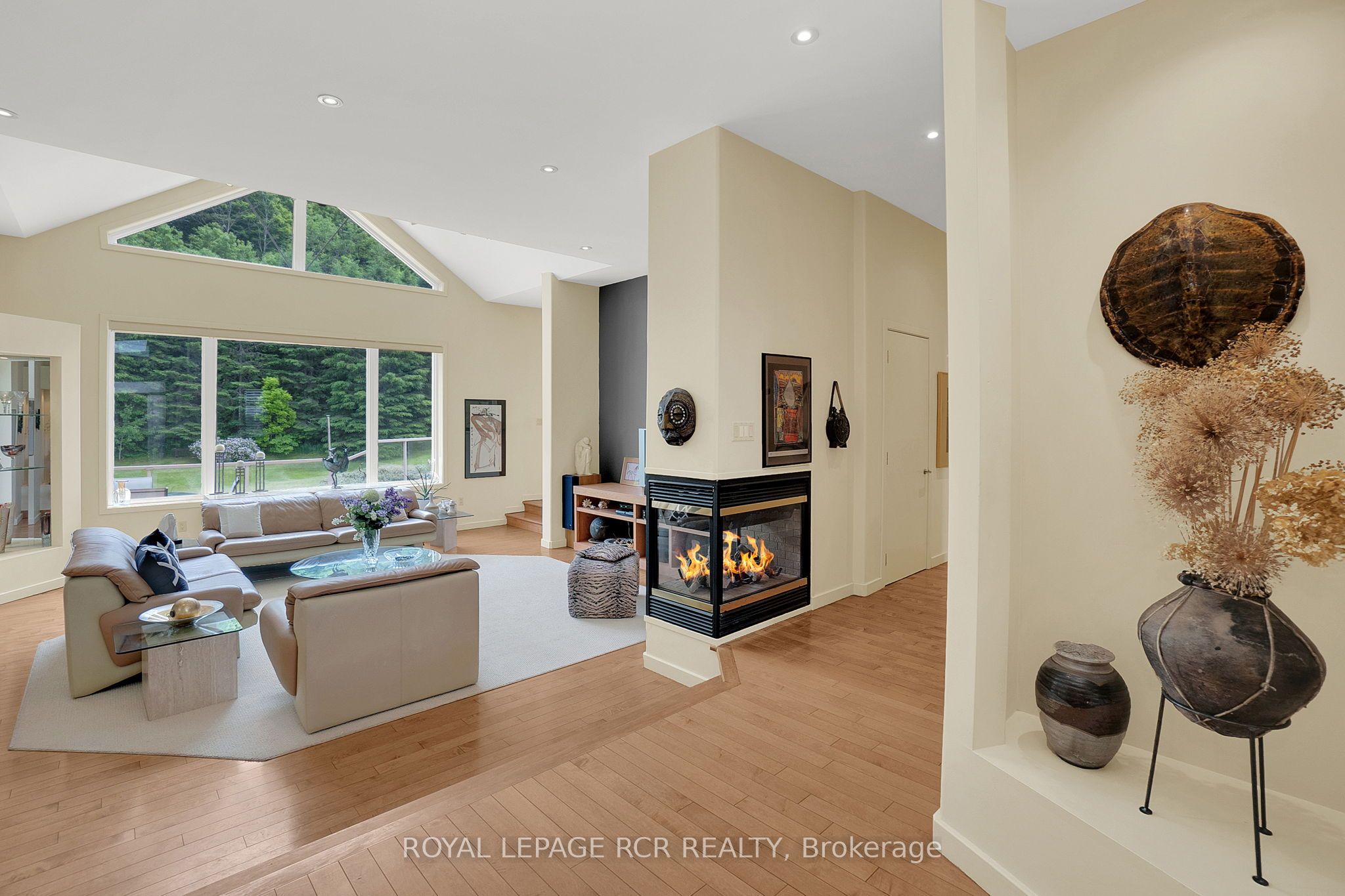 5 Woodlot Court Property Photo 9