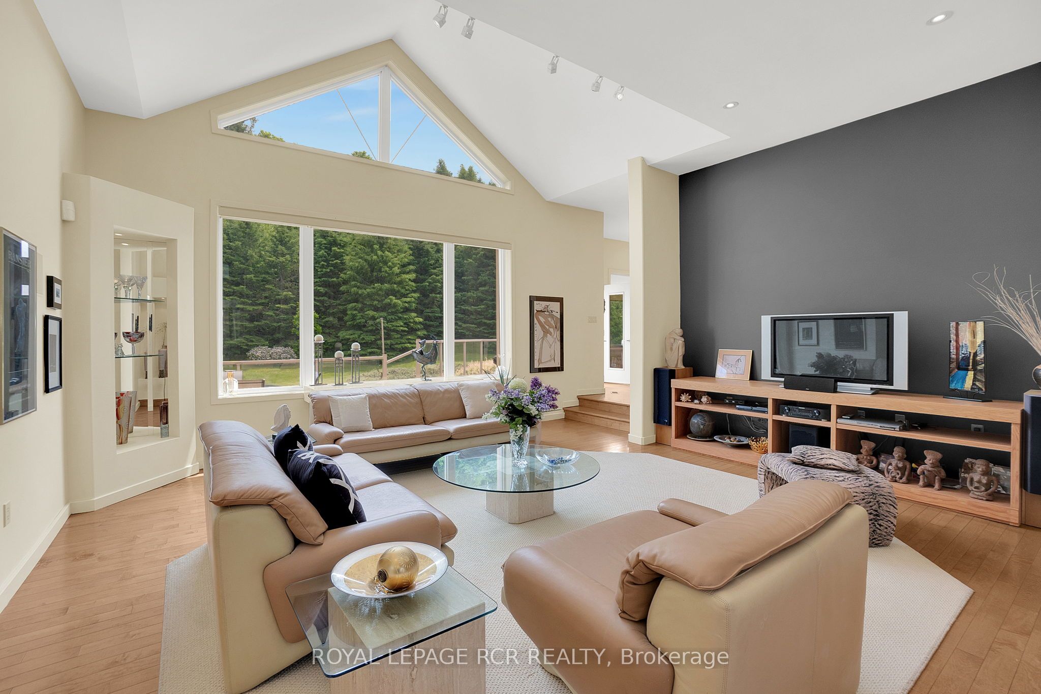 5 Woodlot Court Property Photo 10