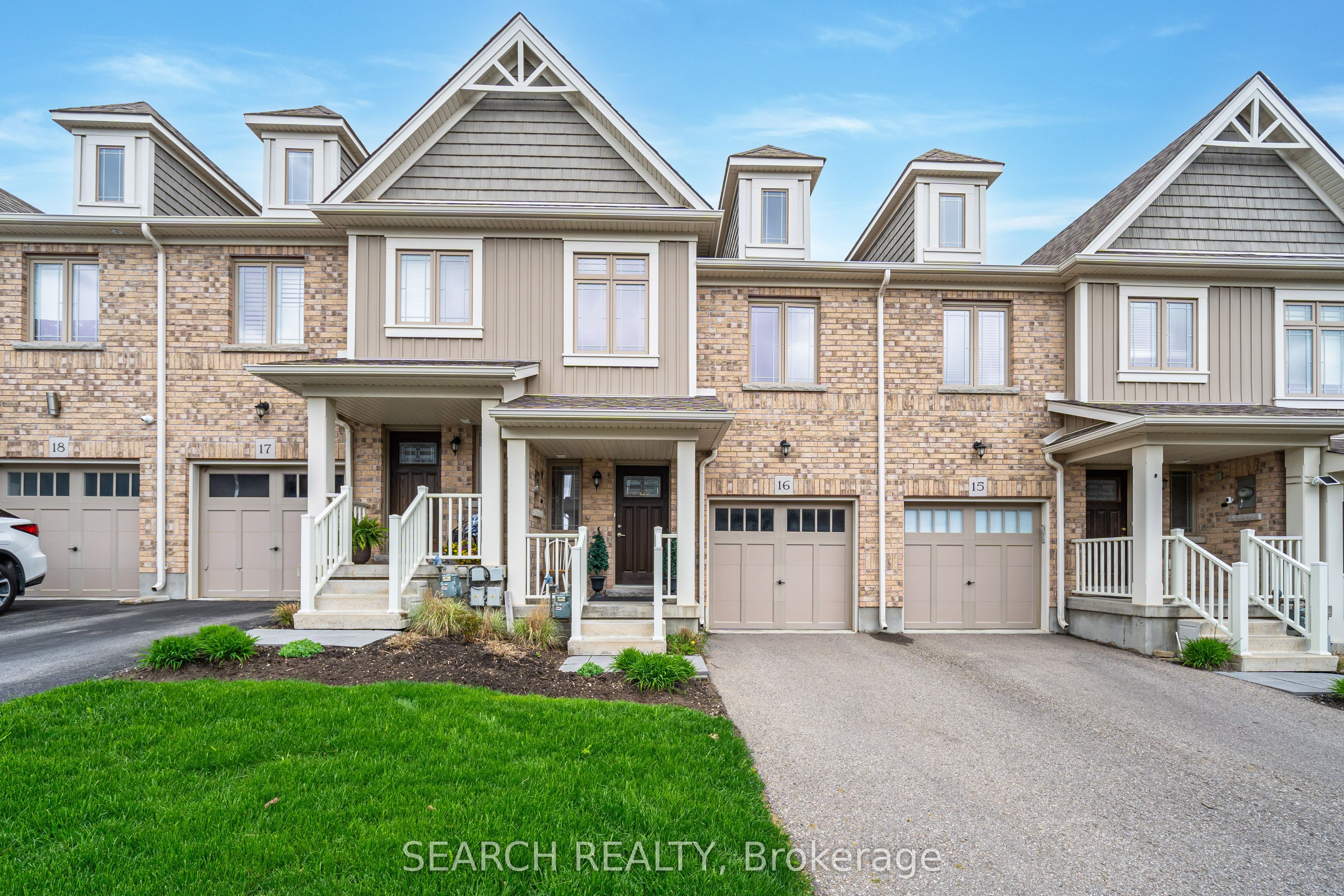 124 Parkinson Cres Property Photo 1