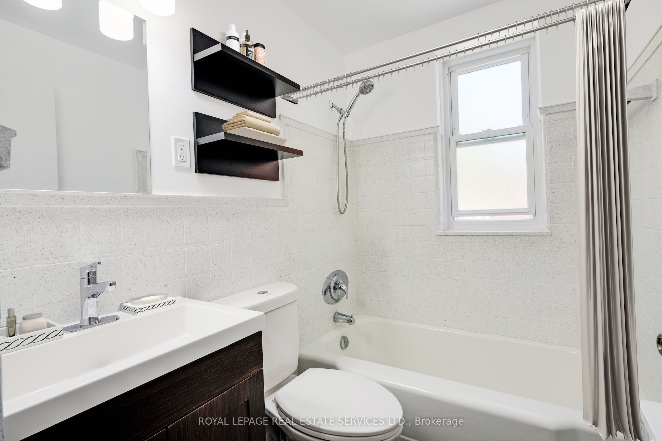 18 Anglesey Boulevard 105 Property Photo 4