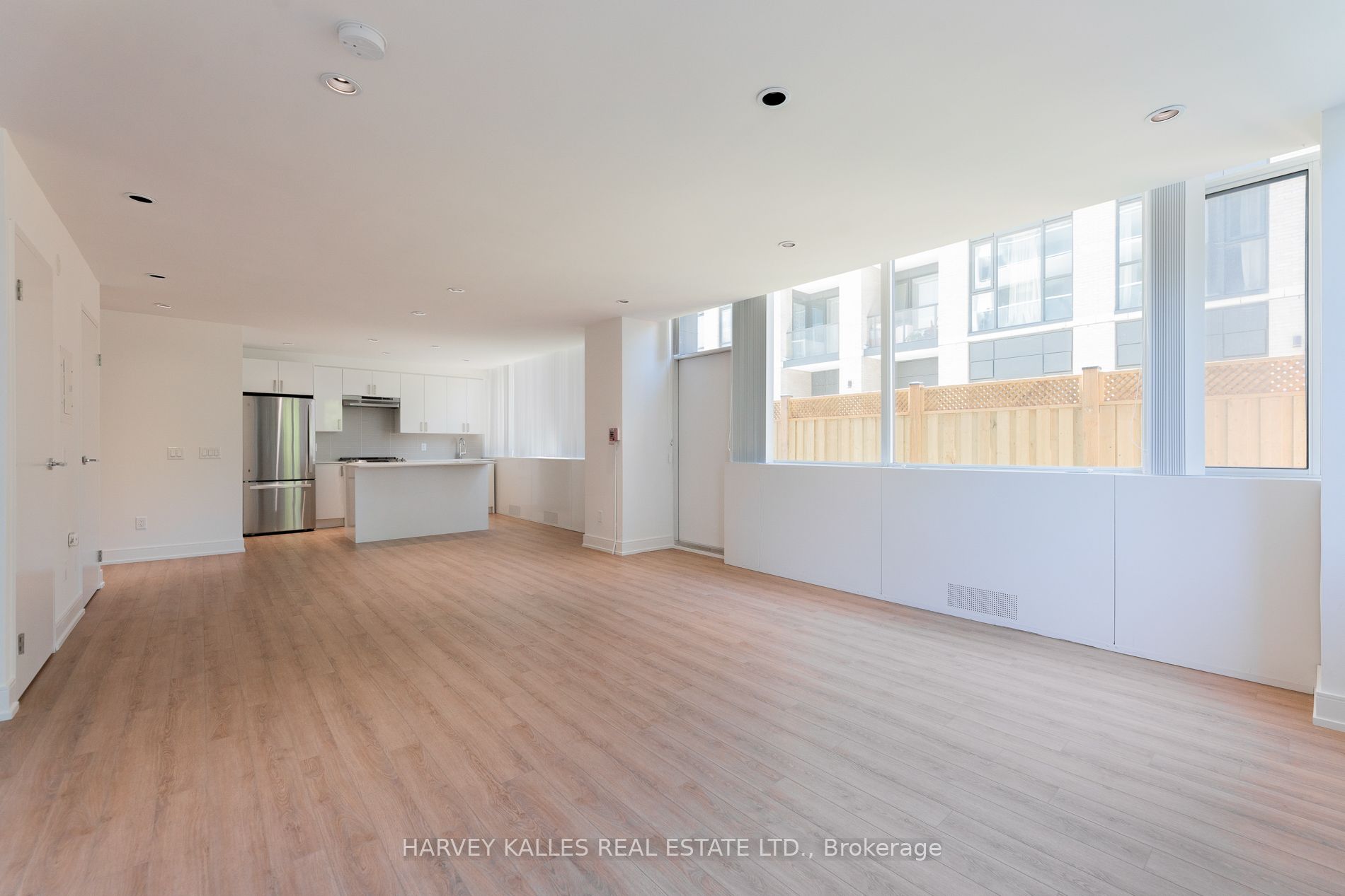 289 The Kingsway N/a 104 Property Photo 1