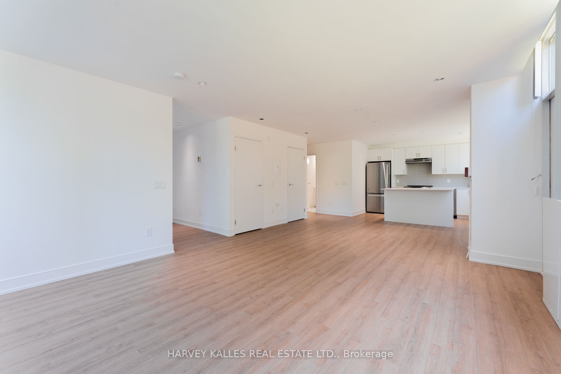 289 The Kingsway N/a 104 Property Photo 2