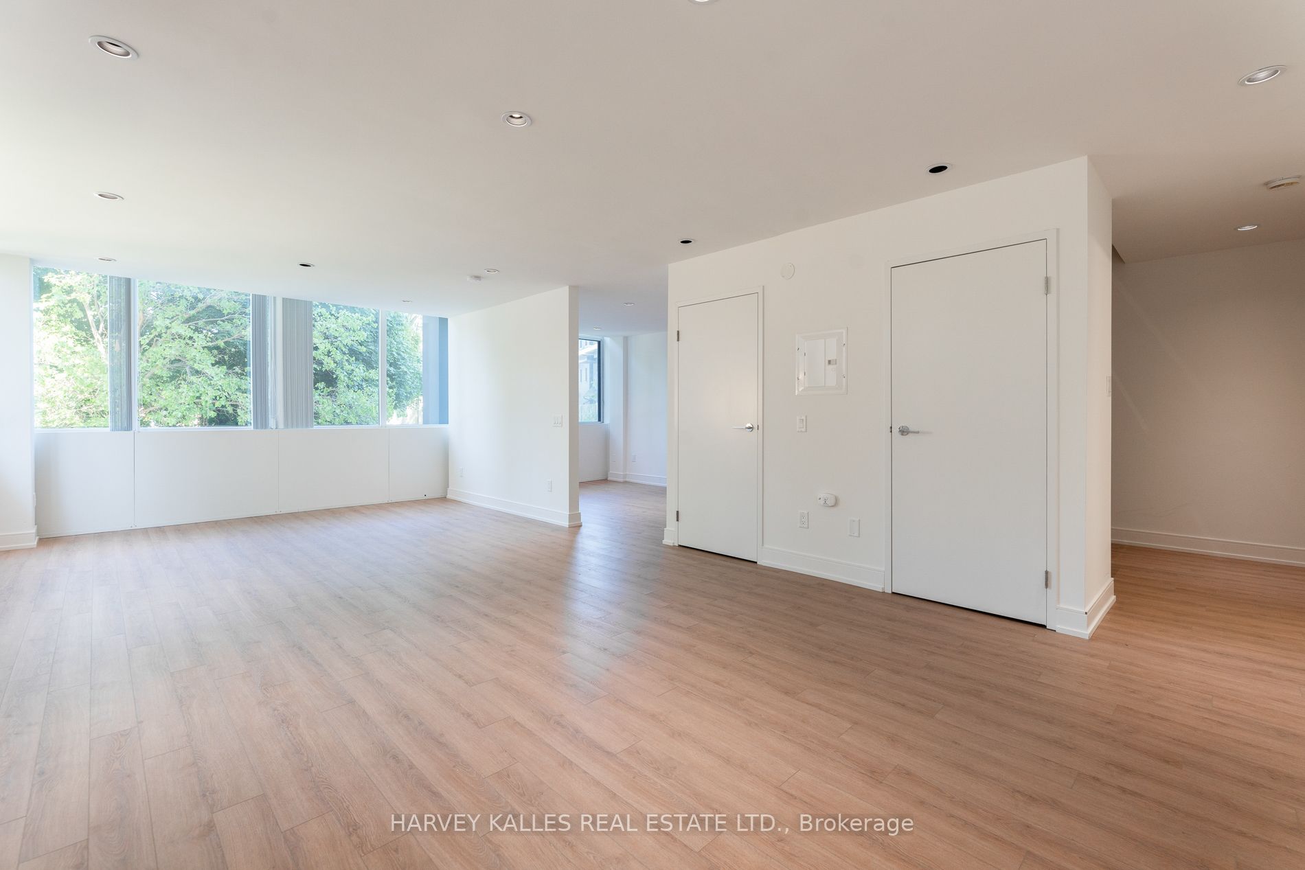 289 The Kingsway N/a 104 Property Photo 3