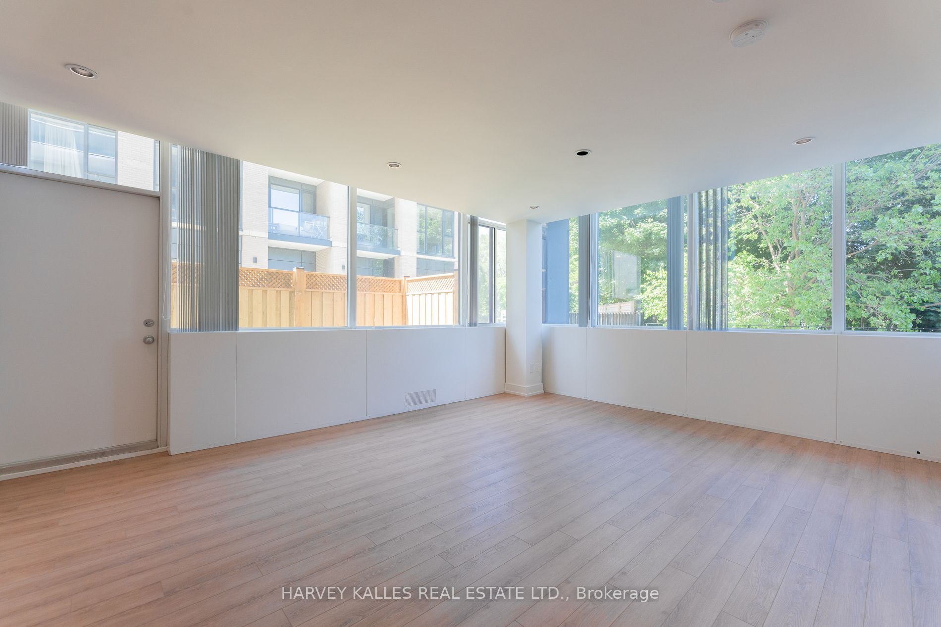 289 The Kingsway N/a 104 Property Photo 5